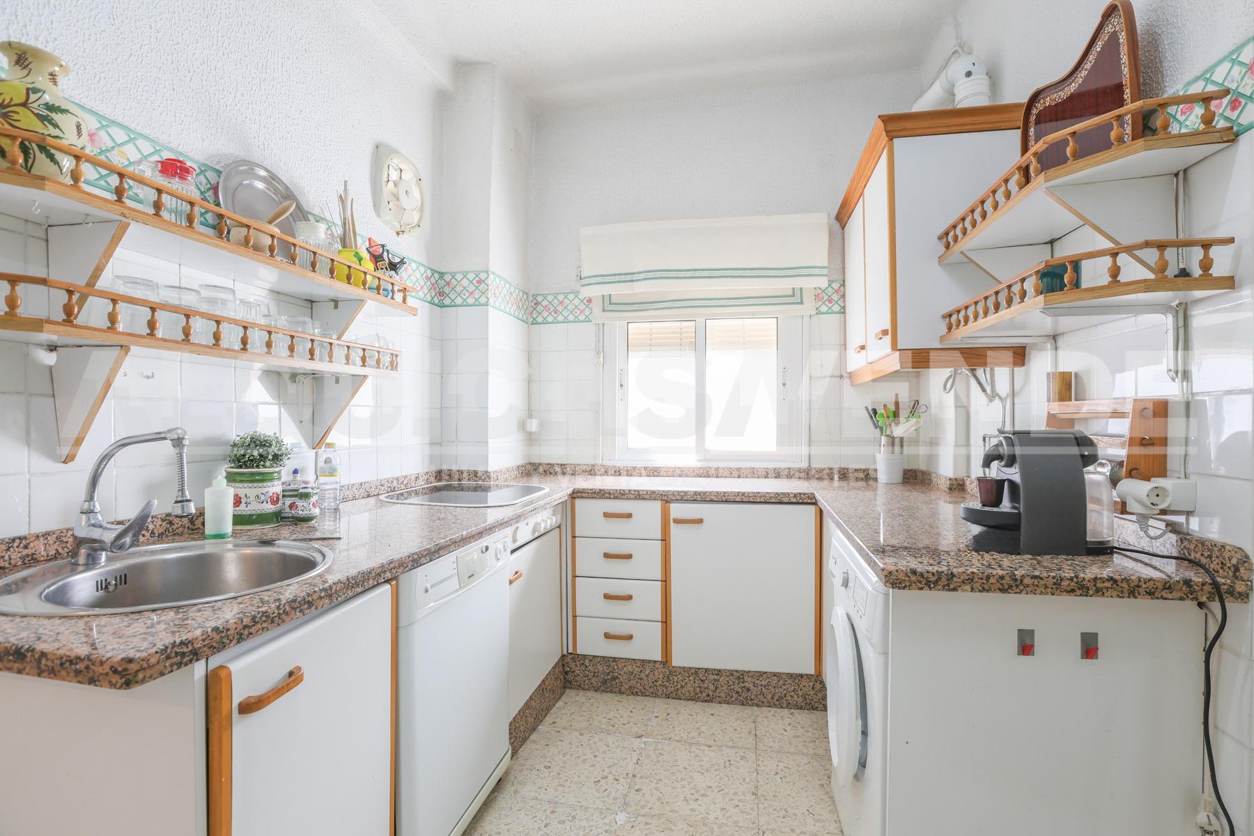 Centro-Plaza de Armas. Excelente vivienda de techos altos y  - foto 3