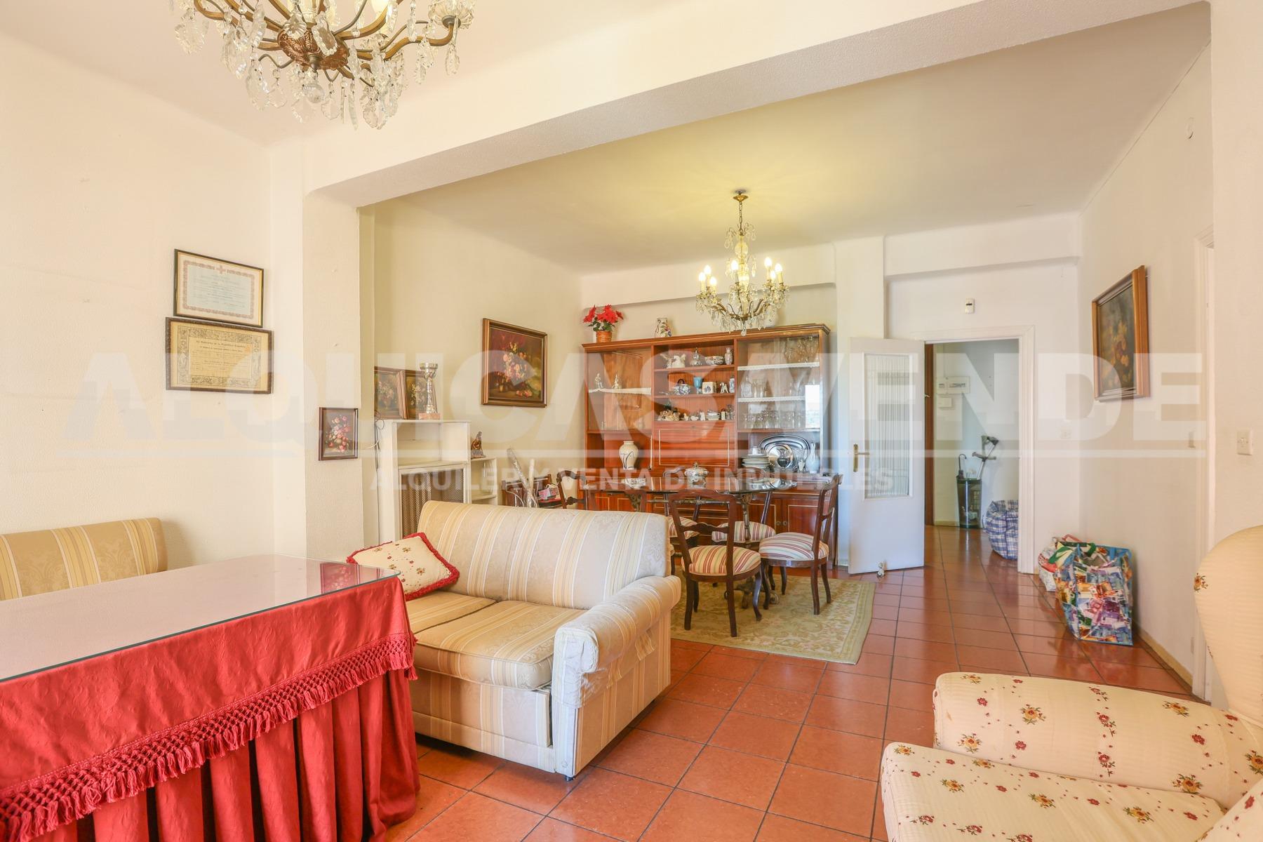 Centro-Plaza de Armas. Excelente vivienda de techos altos y  - foto 10