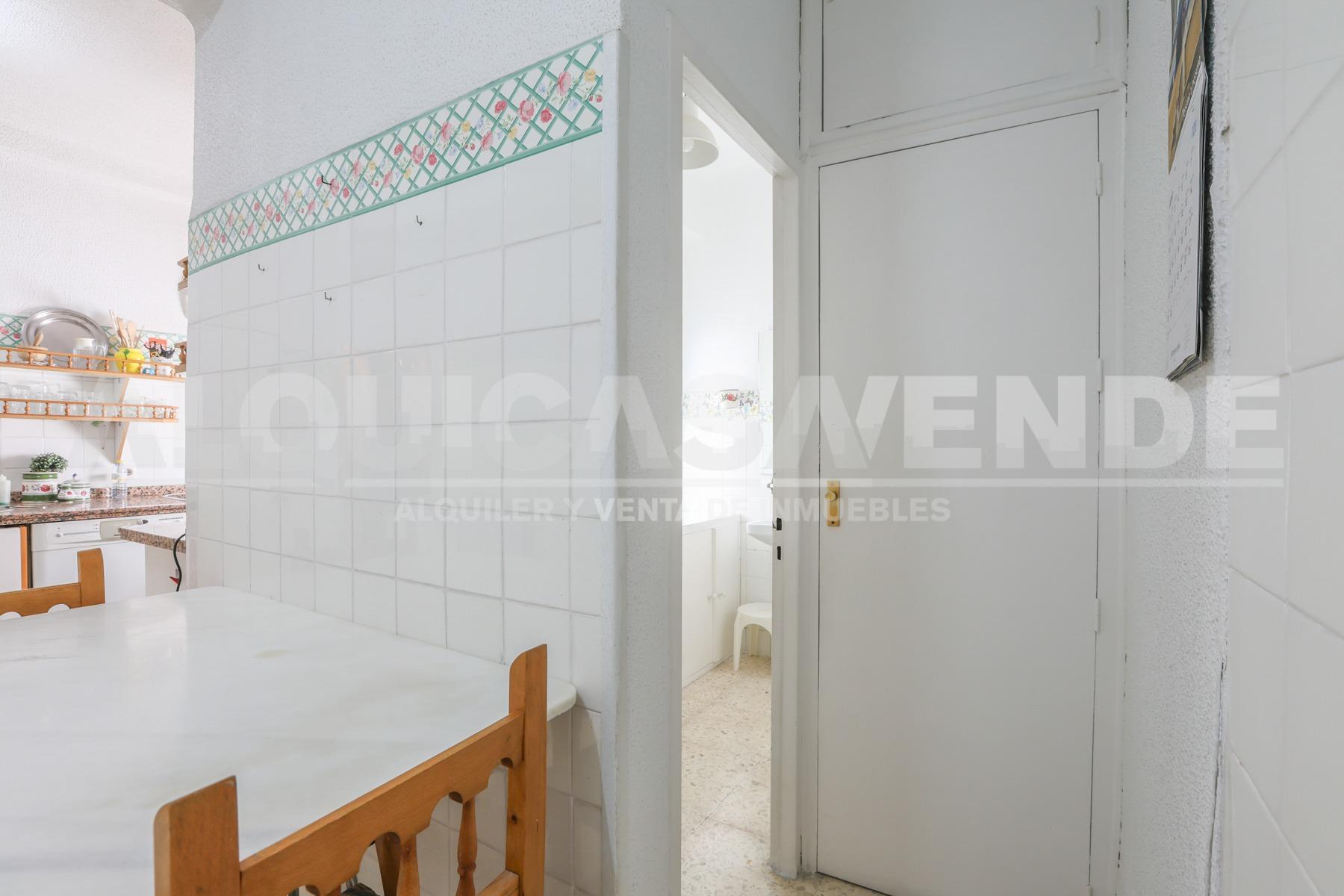 Centro-Plaza de Armas. Excelente vivienda de techos altos y  - foto 26