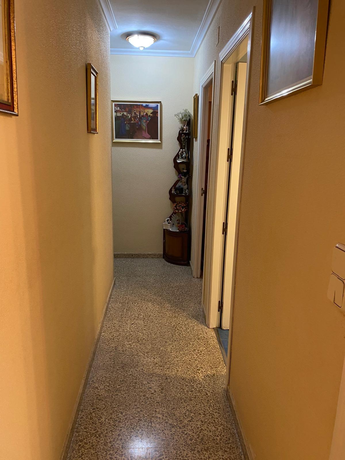 Centro Sevilla. Excelente ubicación. Piso familiar de 4 dorm - foto 8