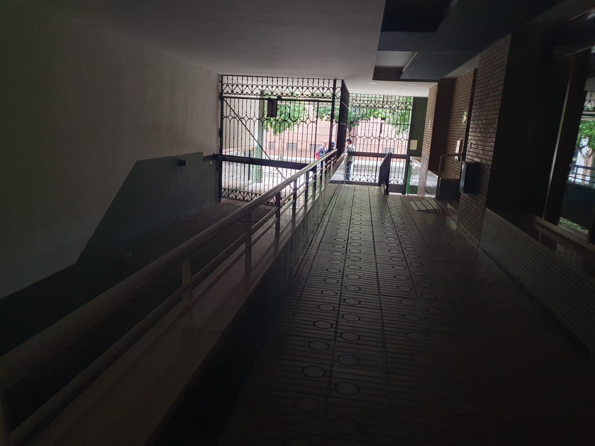 Centro Sevilla. Excelente ubicación. Piso familiar de 4 dorm - foto 15