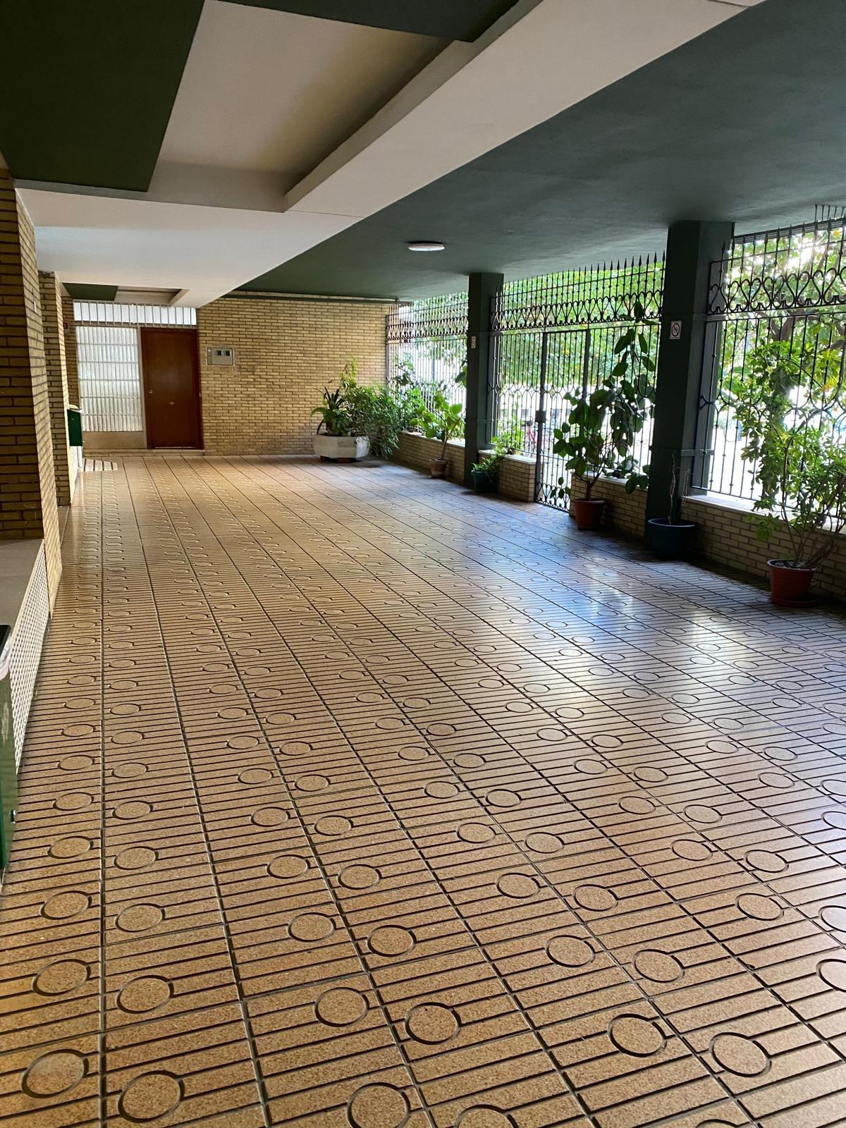 Centro Sevilla. Excelente ubicación. Piso familiar de 4 dorm - foto 16