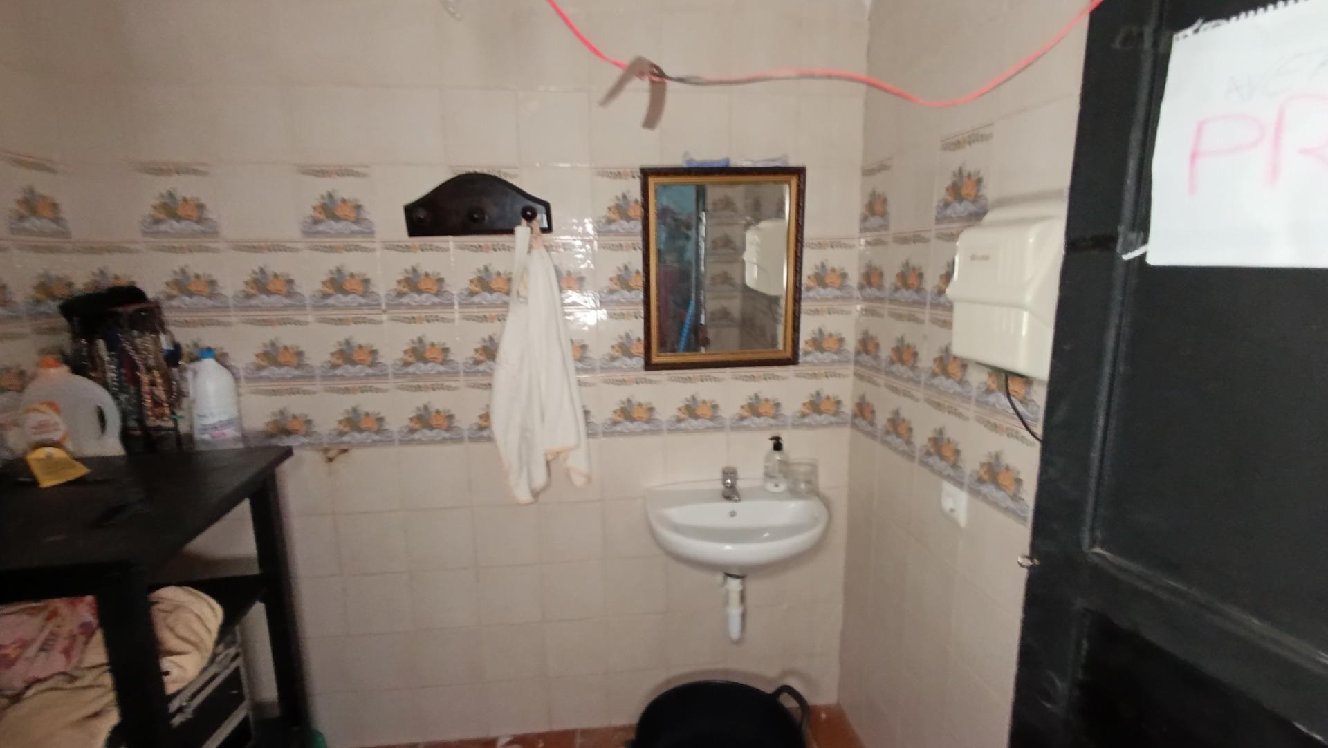 PROPIEDAD CON LOCAL COMERCIAL Y OPCIÓN DE VARIAS VIVIENDAS E - foto 11