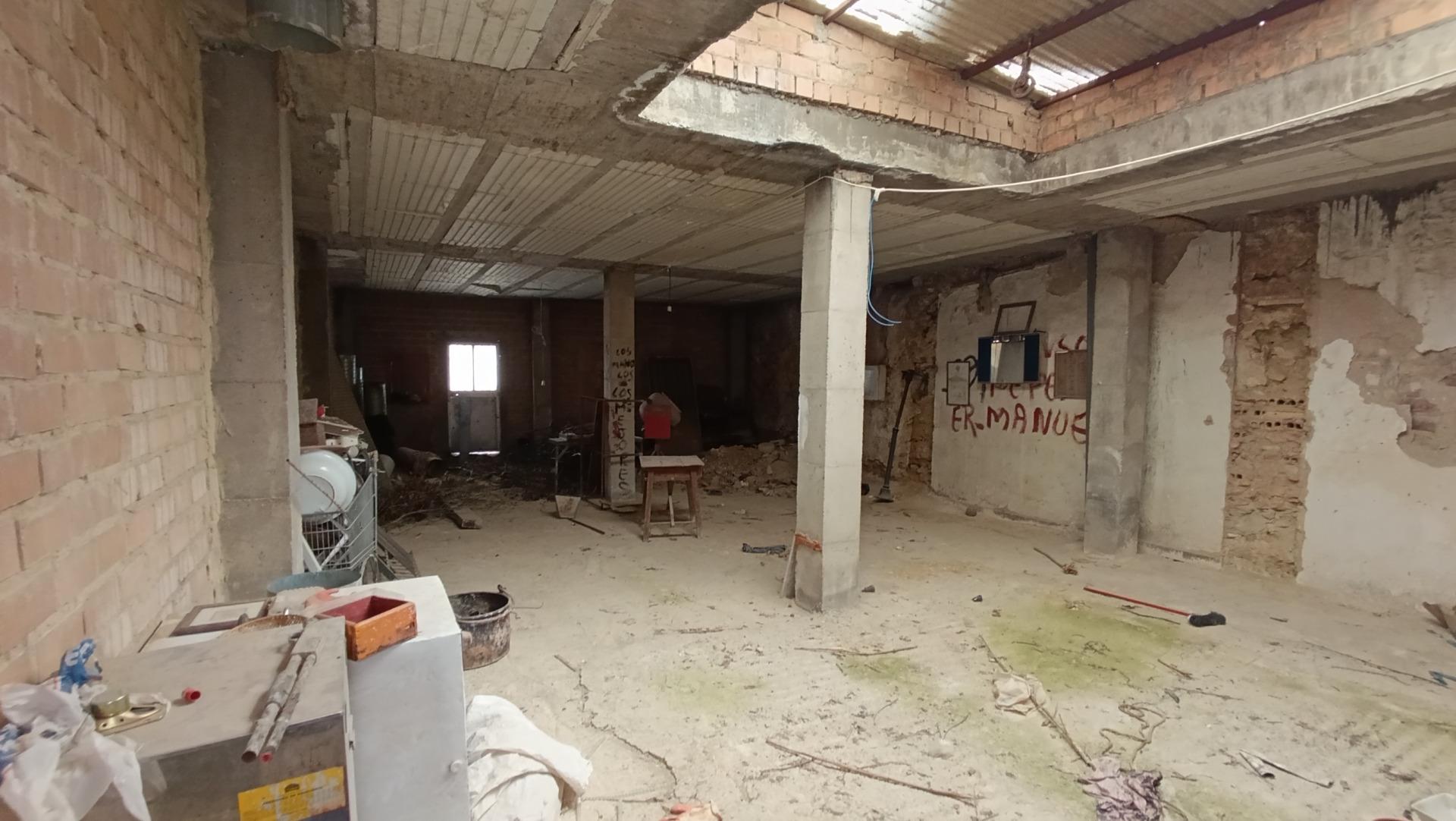 PROPIEDAD CON LOCAL COMERCIAL Y OPCIÓN DE VARIAS VIVIENDAS E - foto 14