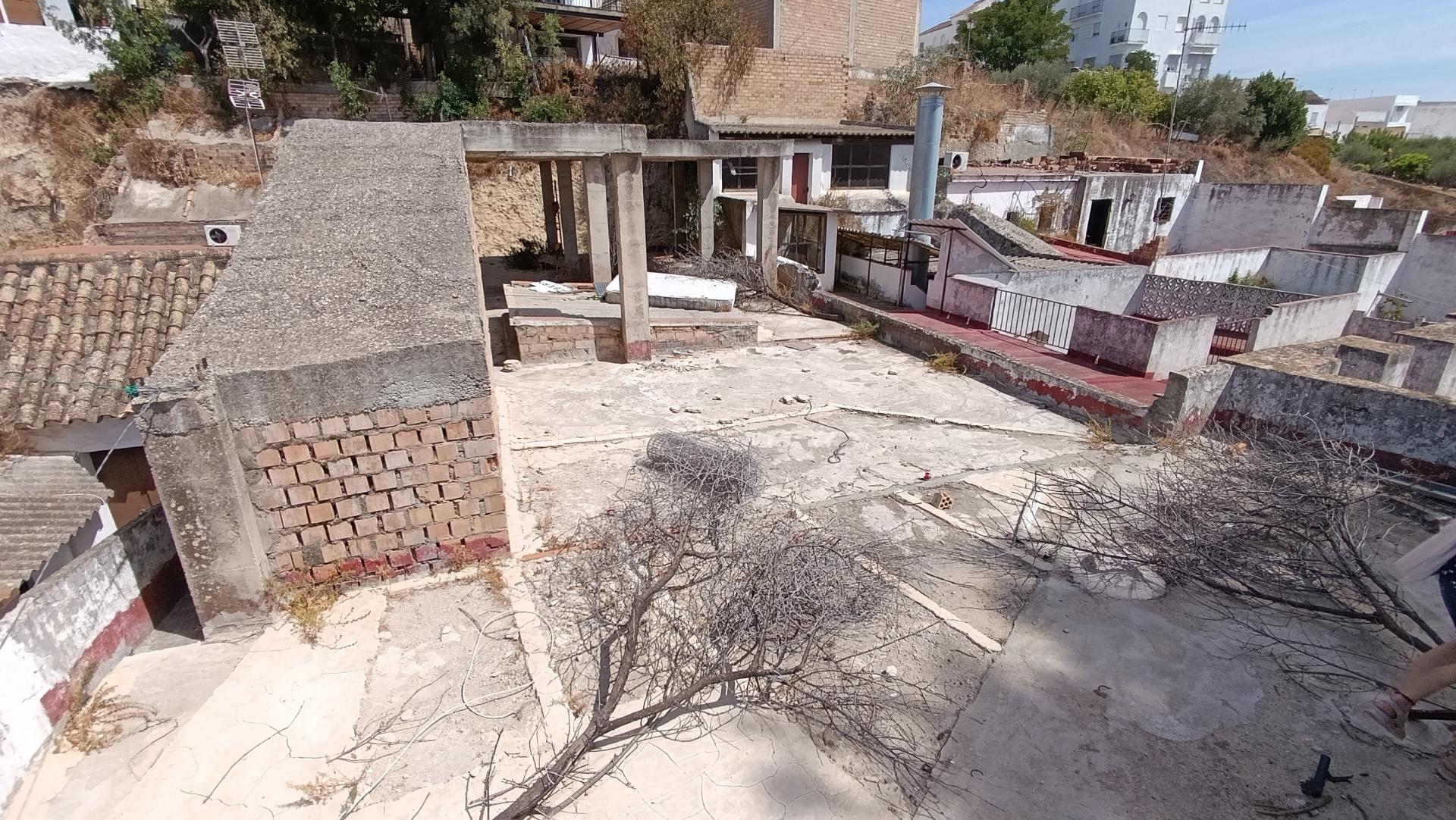 PROPIEDAD CON LOCAL COMERCIAL Y OPCIÓN DE VARIAS VIVIENDAS E - foto 29