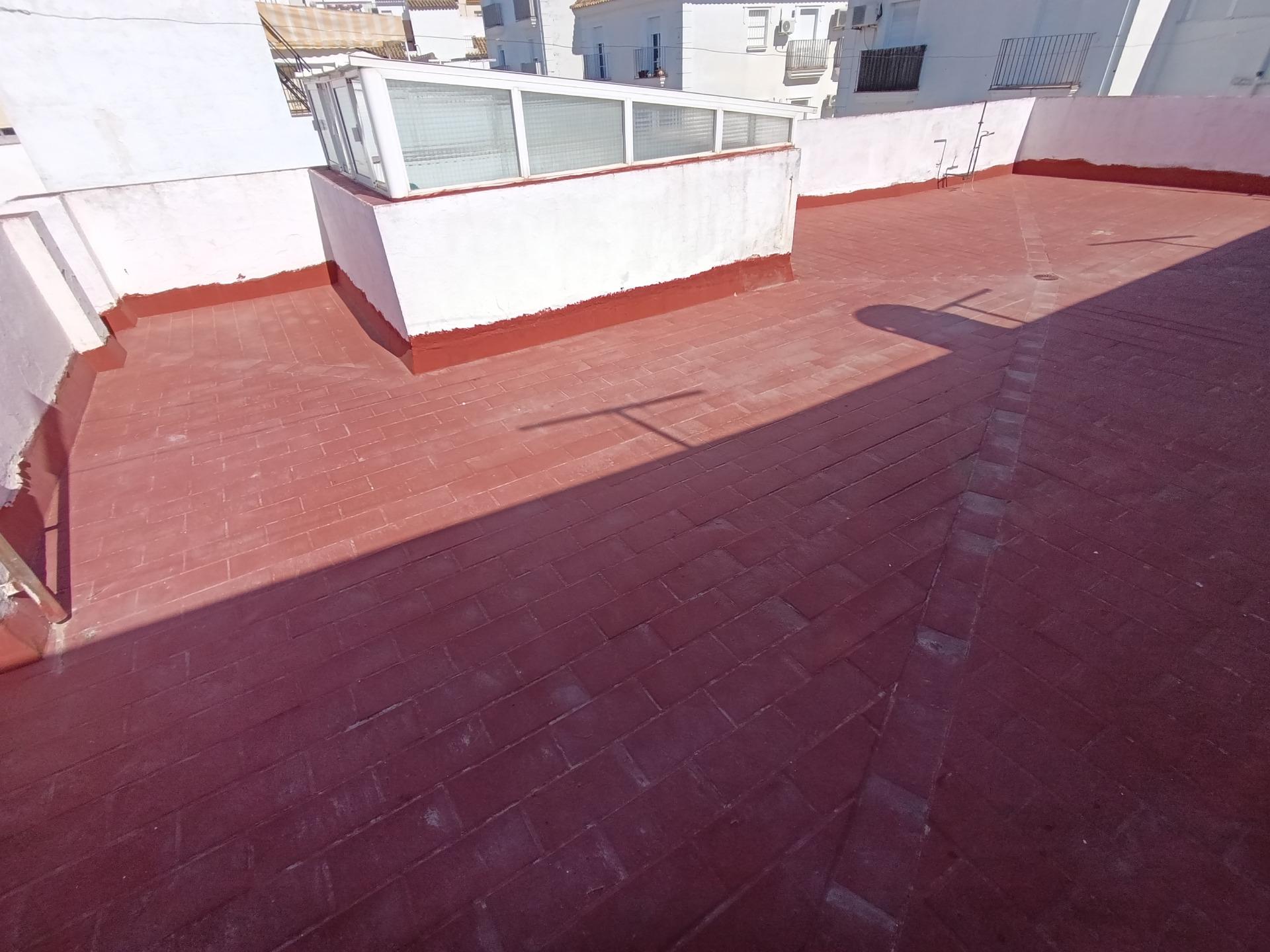 EDIFICIO CON DOS PISOS INDEPENDIENTES EN EL BARRIO BAJO - foto 24