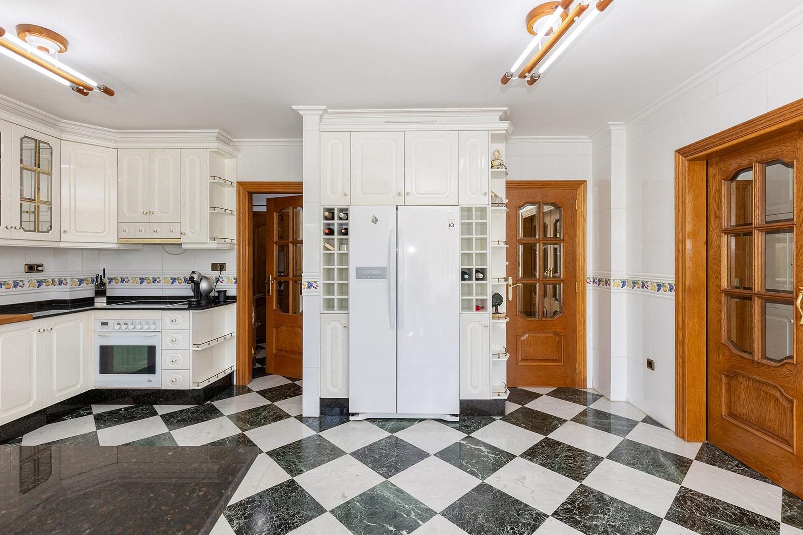 VILLA DE 5 DORMITORIOS 2 BAÑOS EN TORRETA FLORIDA EN TORREVI - foto 15