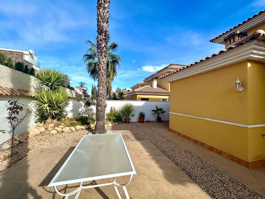 CHALET DE 4 DORMITORIOS 2 BAÑOS EN  ORIHUELA COSTA ( LA ZENI - foto 22