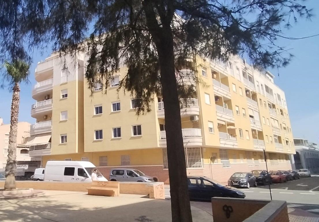 APARTAMENTO DE 2 DORMITORIOS 1 BAÑO EN TORREVIEJA