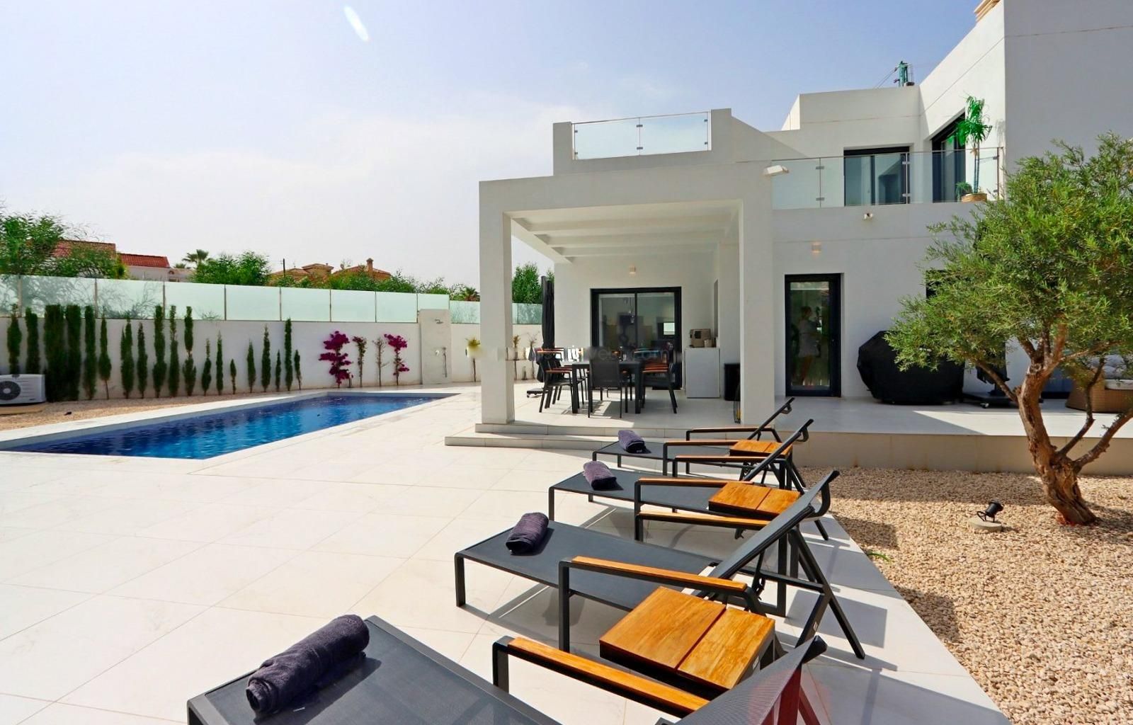 VILLA EN CIUDAD QUESADA (ALICANTE )  DE 3 DORMITORIOS 3 BAÑO - foto 12