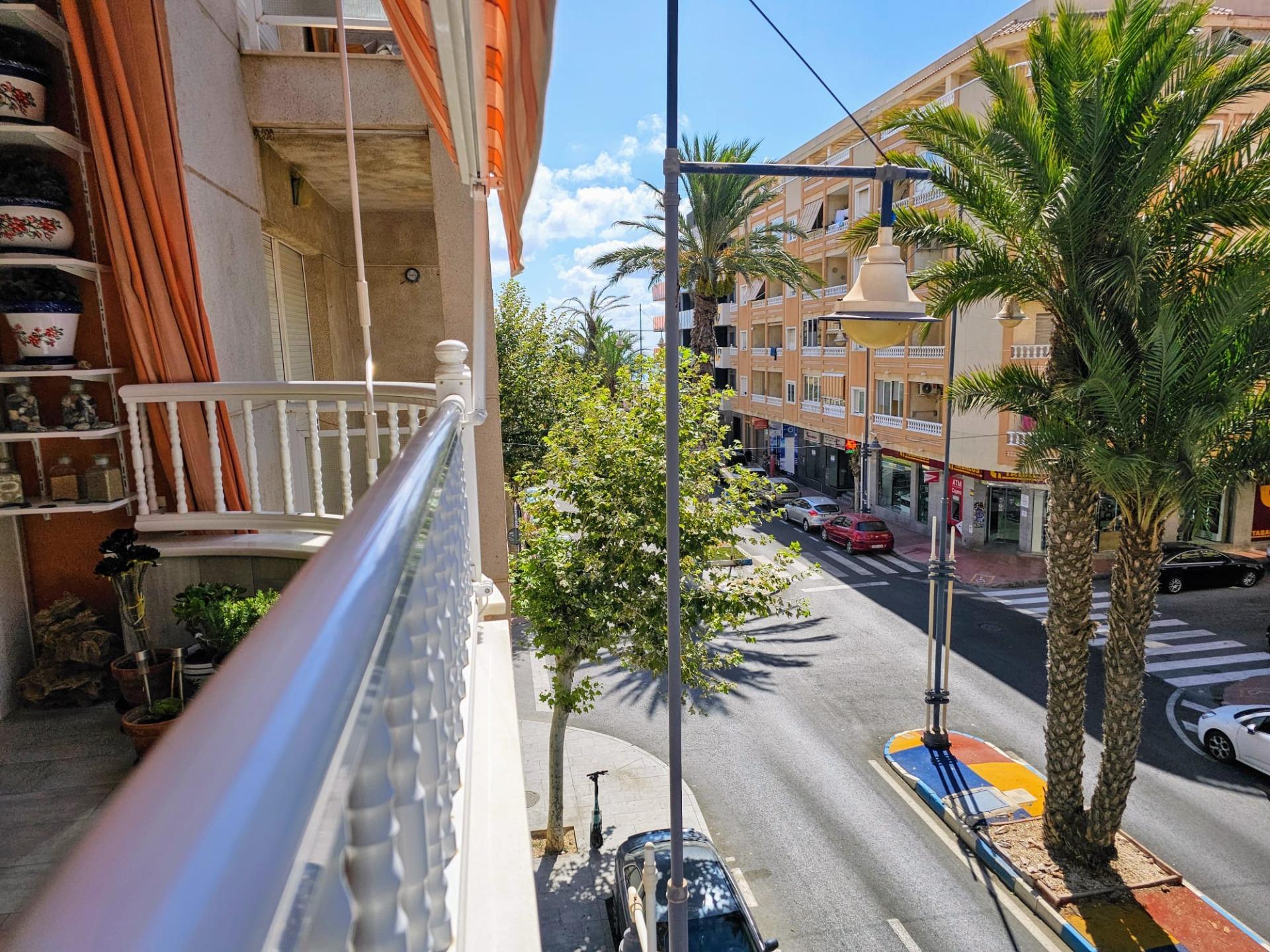 APARTAMENTO EN TORREVIEJA DE 3 DORMITORIOS 2 BAÑOS - foto 9