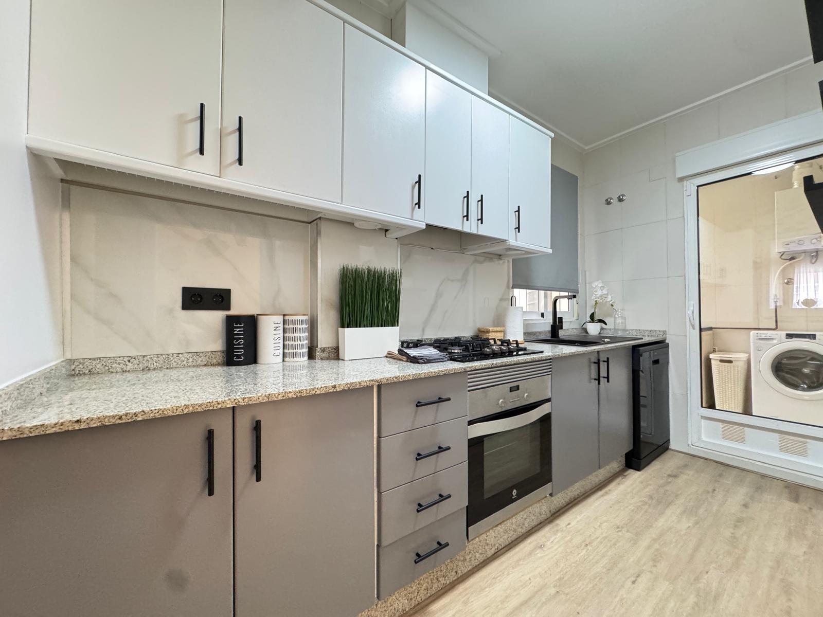 REFORMADO APARTAMENTO DE 3 DORM. 2 BAÑOS A 400 METROS DE PLA - foto 17