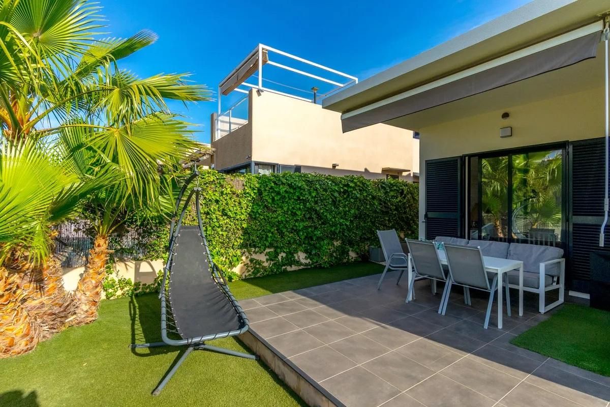 ¡Chalet Independiente de Lujo con Piscina Privada en La Zeni