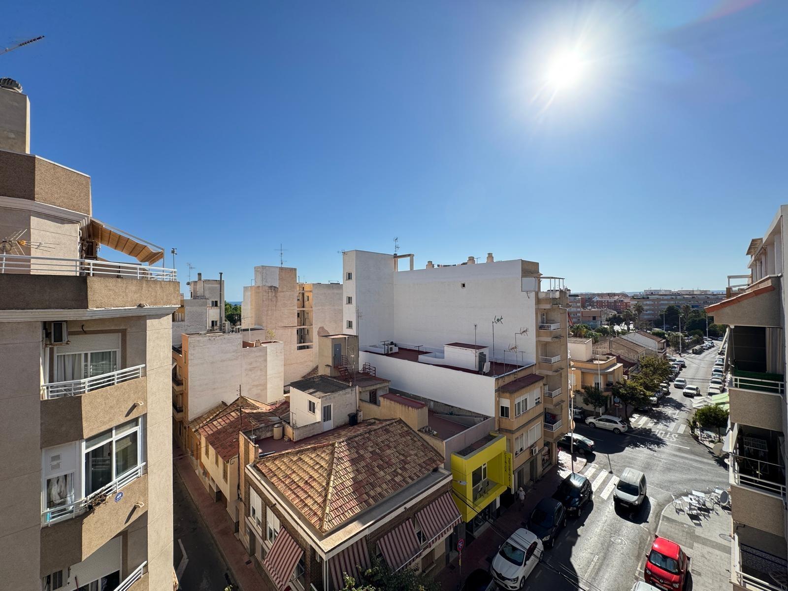 APARTAMENTO EN TORREVIEJA A 500 METROS DE LA PLAYA DE 3 DORM - foto 36