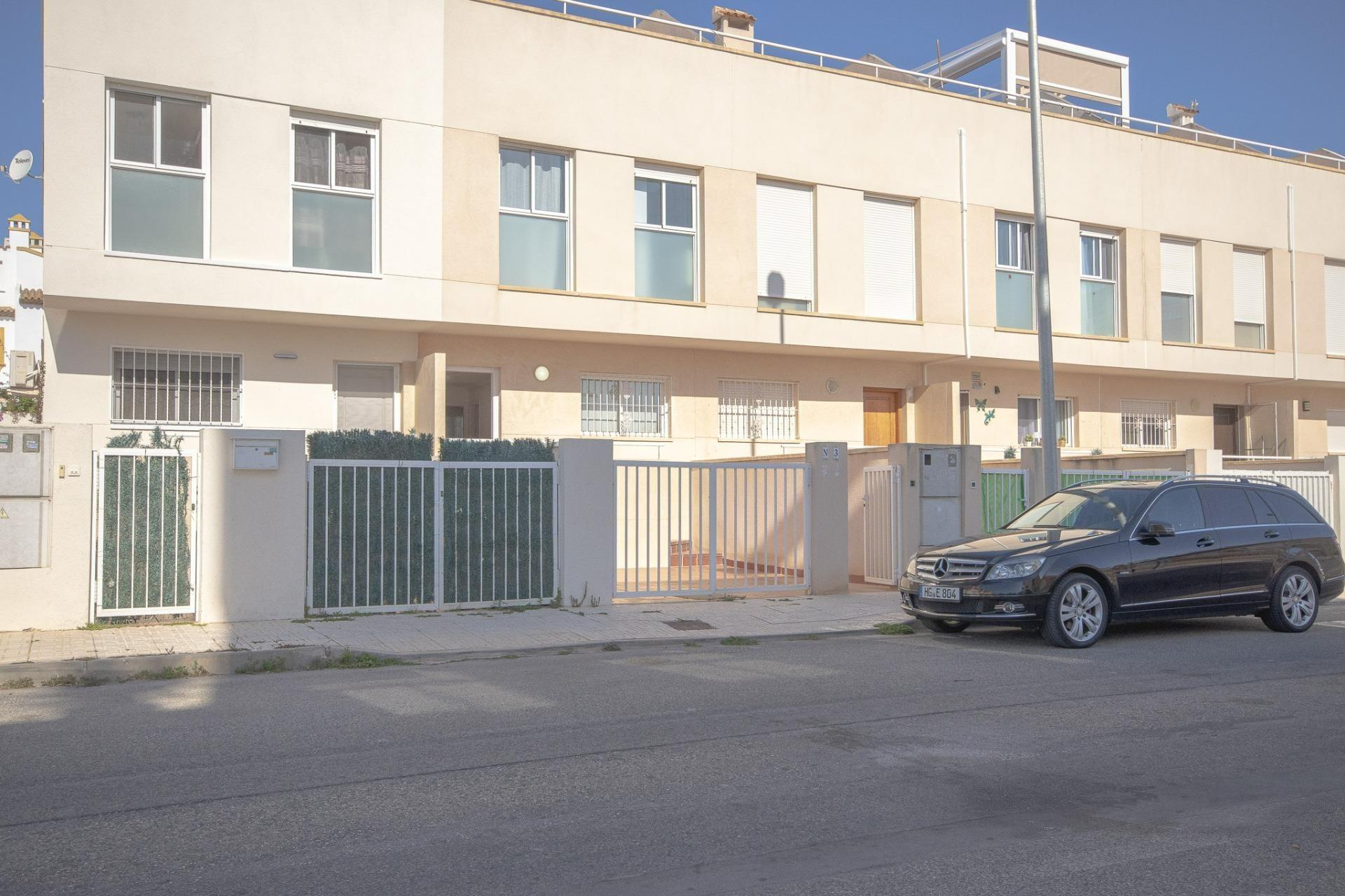 Duplex de 3 dormitorios 2 baños, piscina comunitaria en Orihuela costa ( Los Dolses )¡Tu nuevo hogar en la Costa Blanca! 🌞🏡