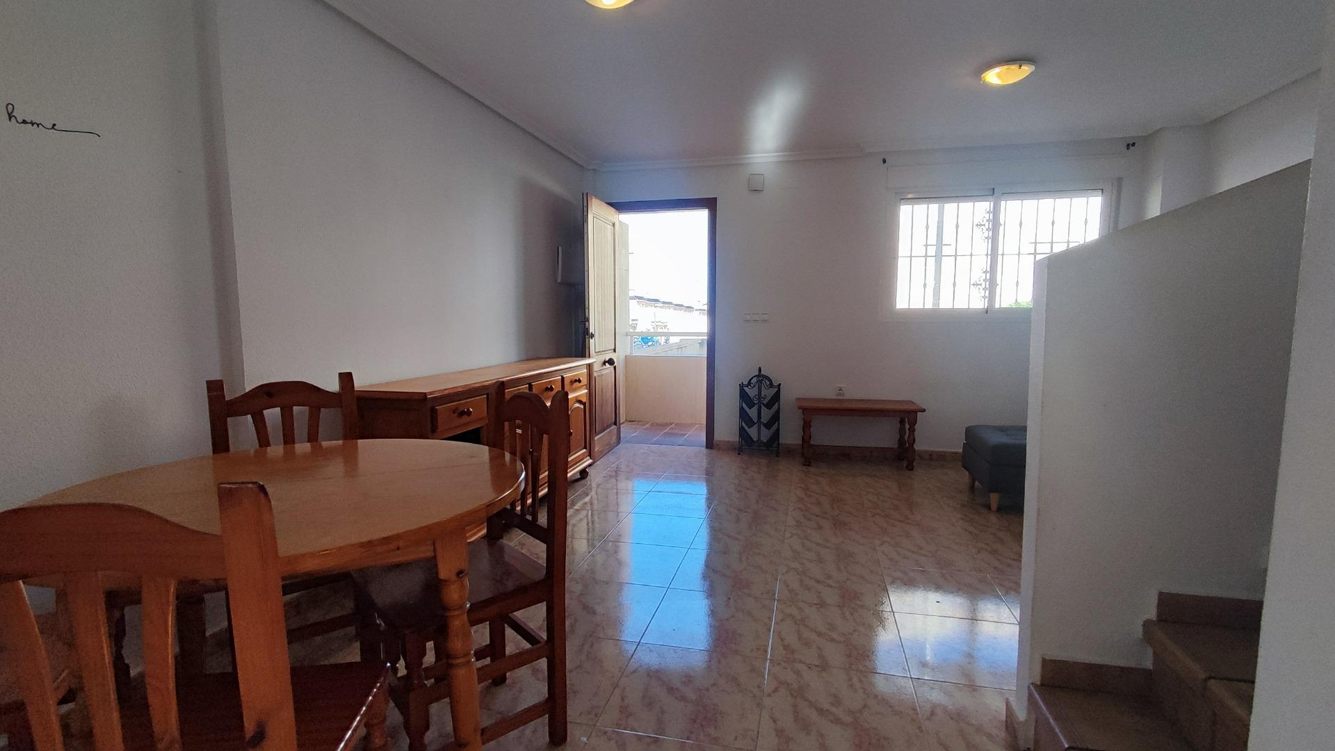 Duplex de 3 dormitorios 2 baños, piscina comunitaria en Orih - foto 4