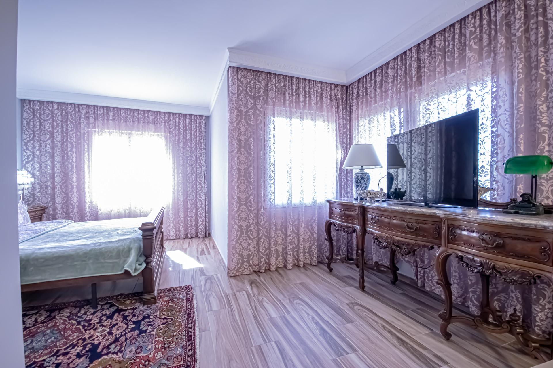 VILLA DE 4 DORMITORIOS, 3 BAÑOS, PISCINA Y JARDÍN EN DEHESA  - foto 10