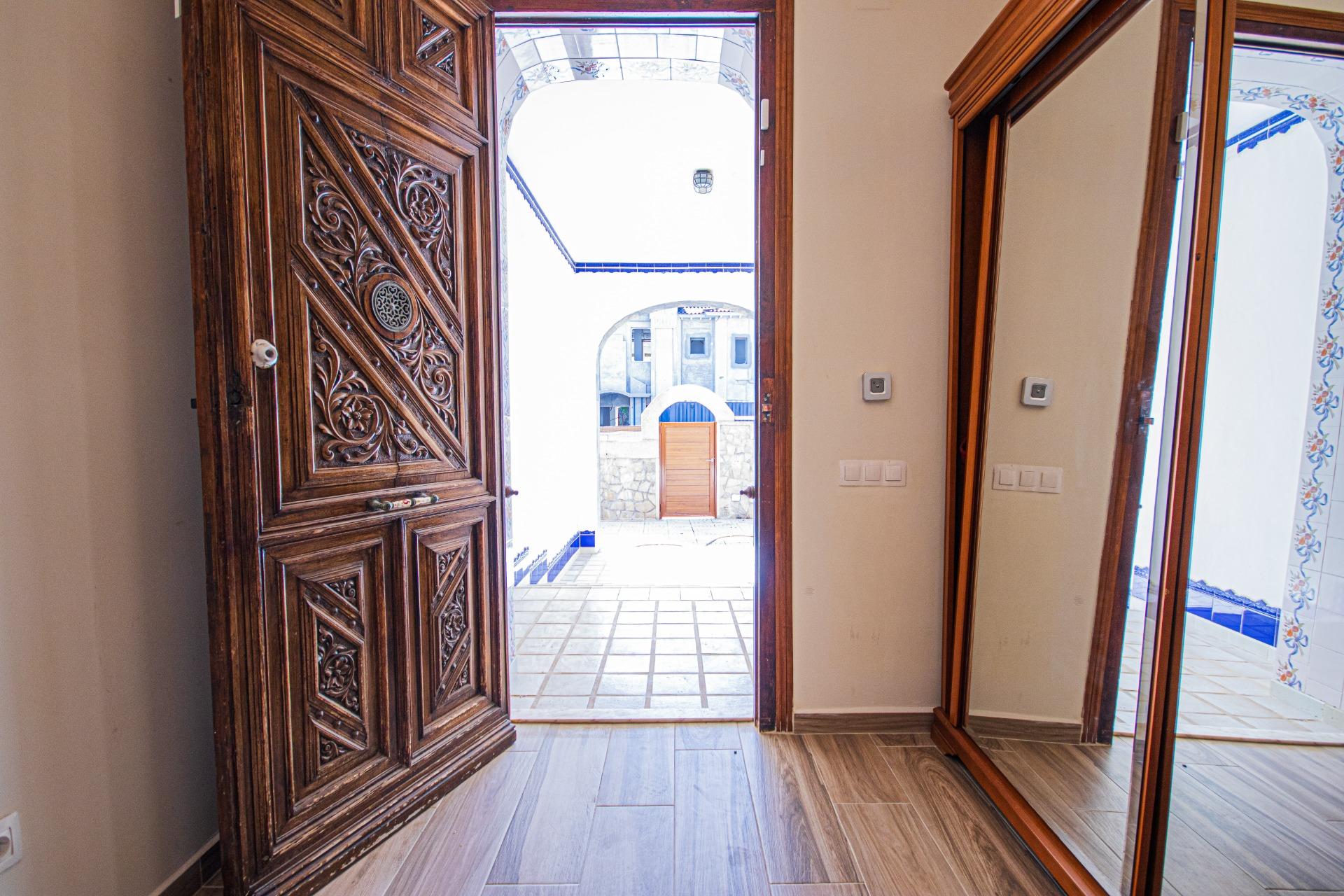 VILLA DE 4 DORMITORIOS, 3 BAÑOS, PISCINA Y JARDÍN EN DEHESA  - foto 41