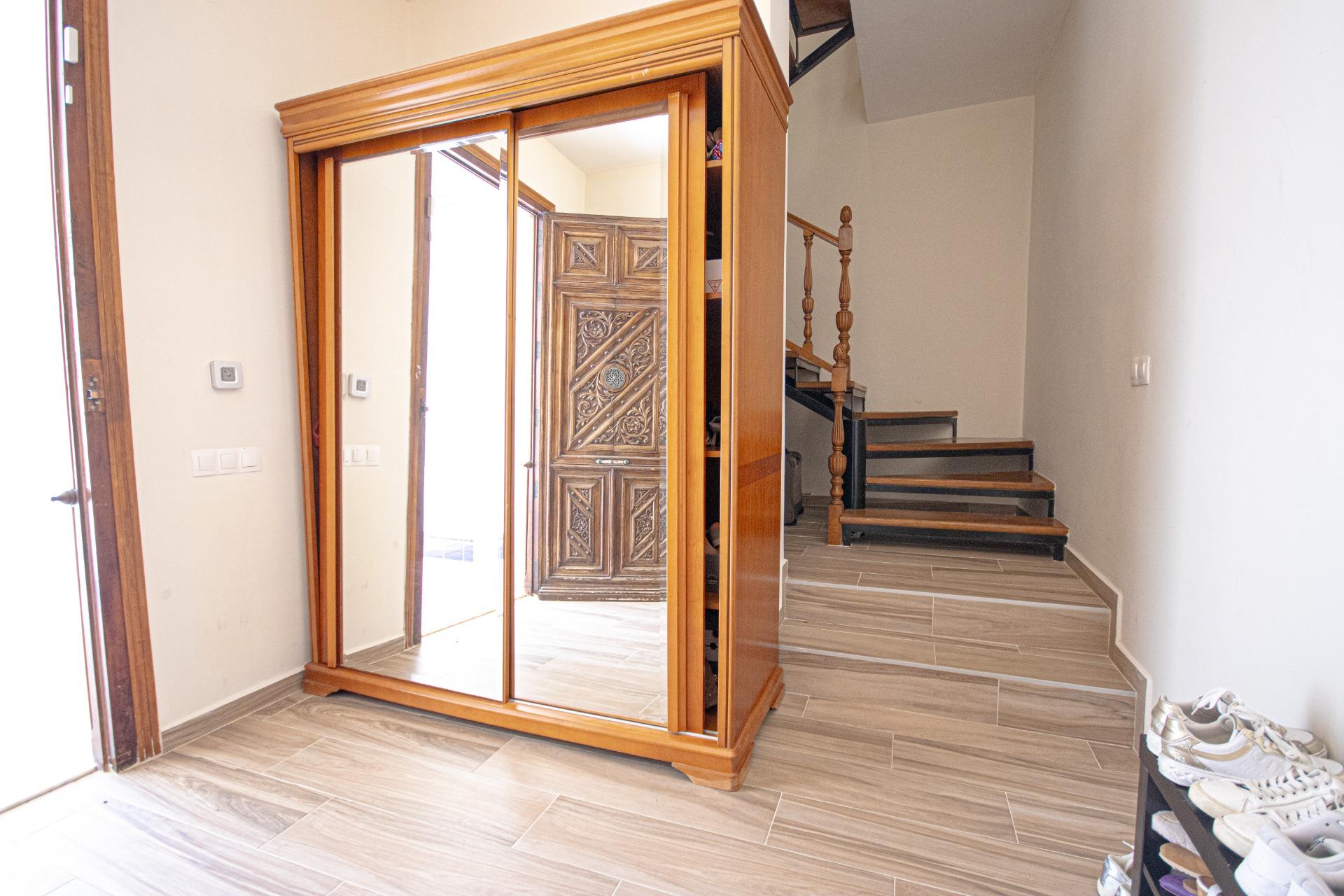 VILLA DE 4 DORMITORIOS, 3 BAÑOS, PISCINA Y JARDÍN EN DEHESA  - foto 42