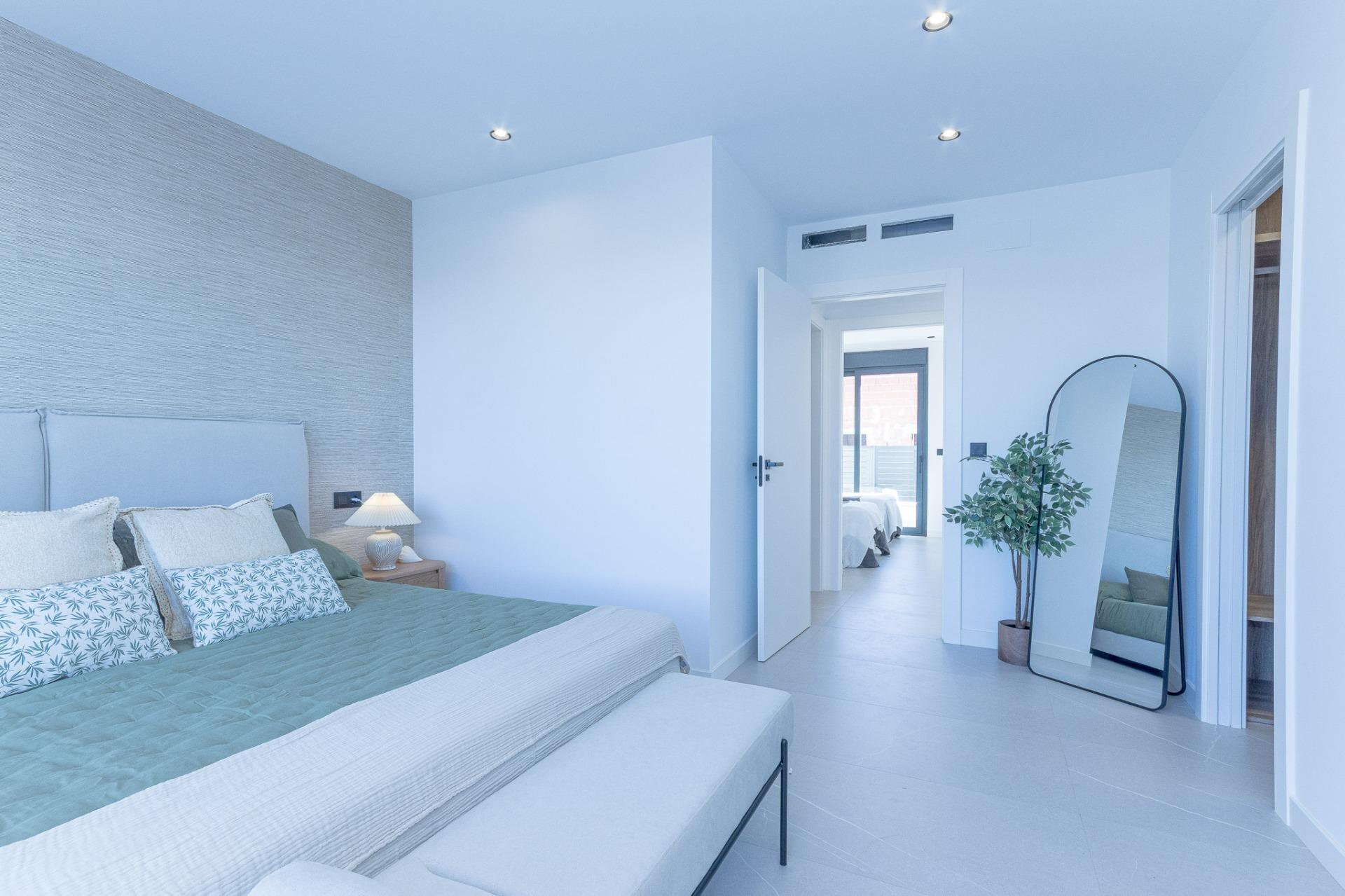 VILLA DE 3 DORMITORIOS 2 BAÑOS, PISCINA PRIVADA, GARAJE, SOL - foto 9