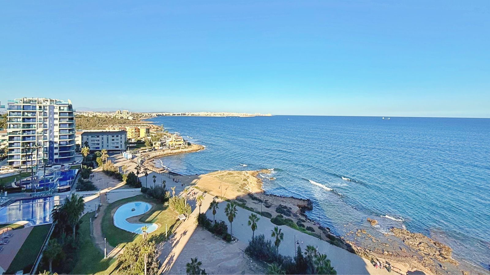 ¡Descubre tu hogar en el paraíso! Ático exclusivo frente al  - foto 29