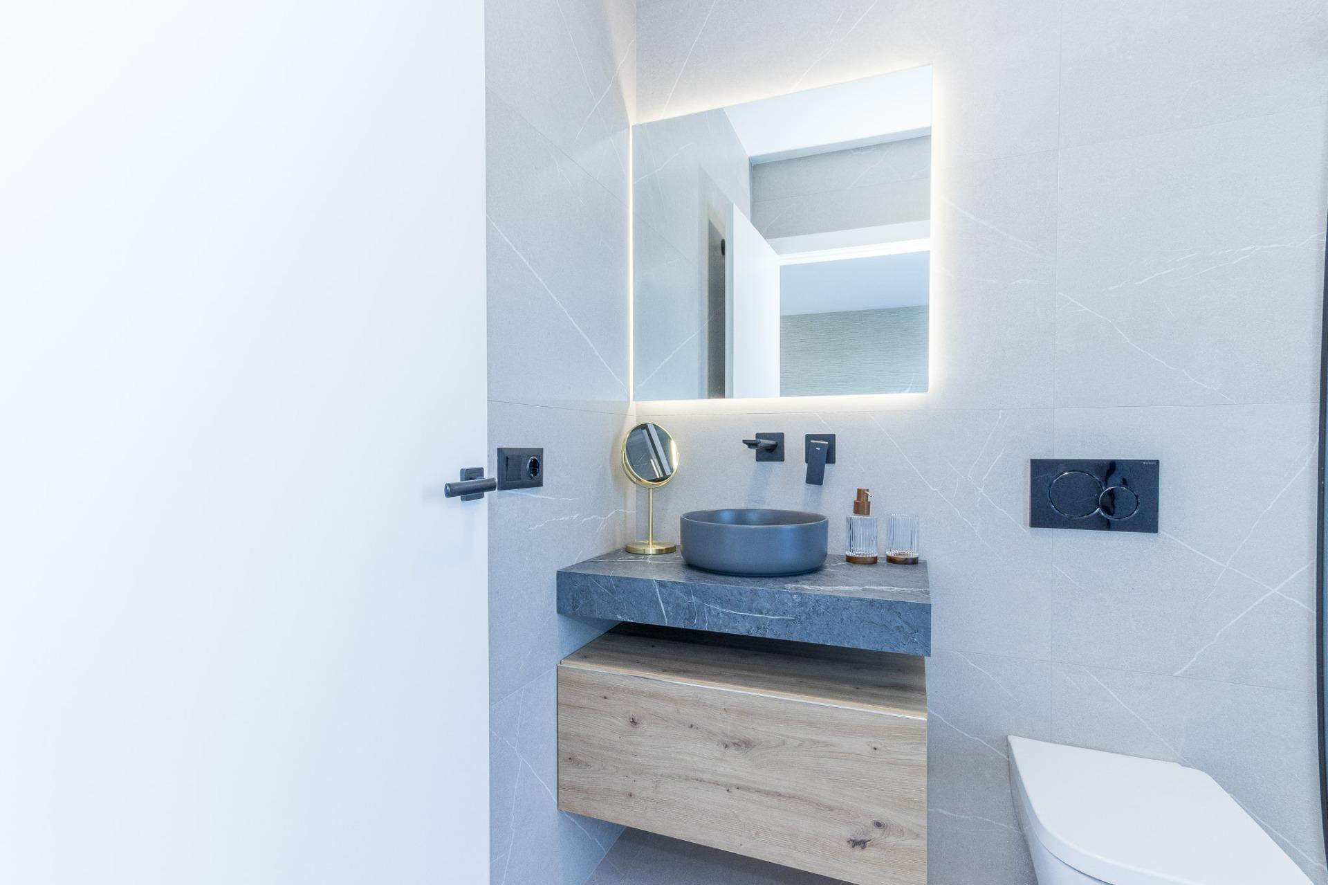 VILLA DE 3 DORMITORIOS 2 BAÑOS, PISCINA PRIVADA, GARAJE, SOL - foto 12