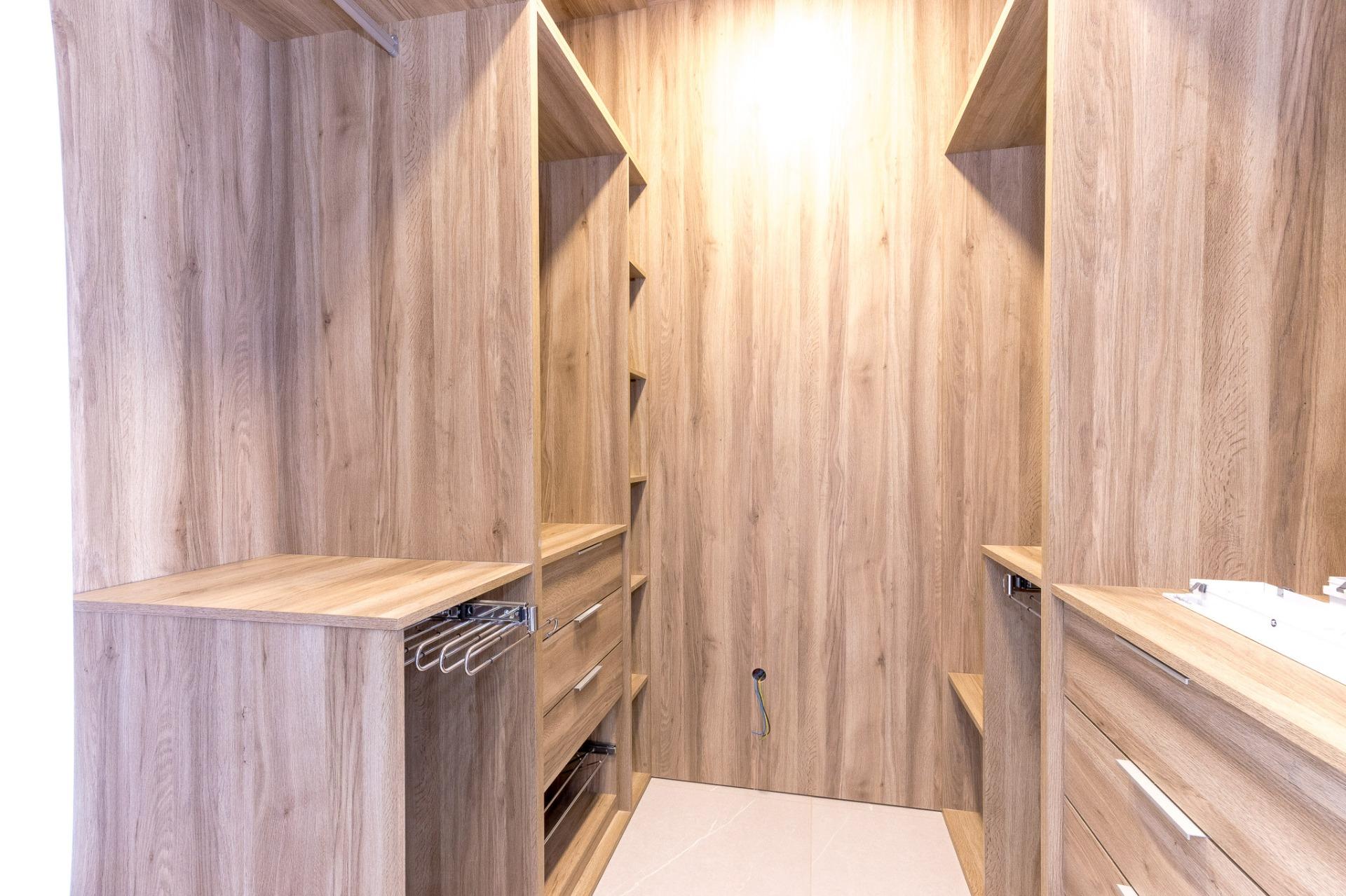 VILLA DE 3 DORMITORIOS 2 BAÑOS, PISCINA PRIVADA, GARAJE, SOL - foto 13