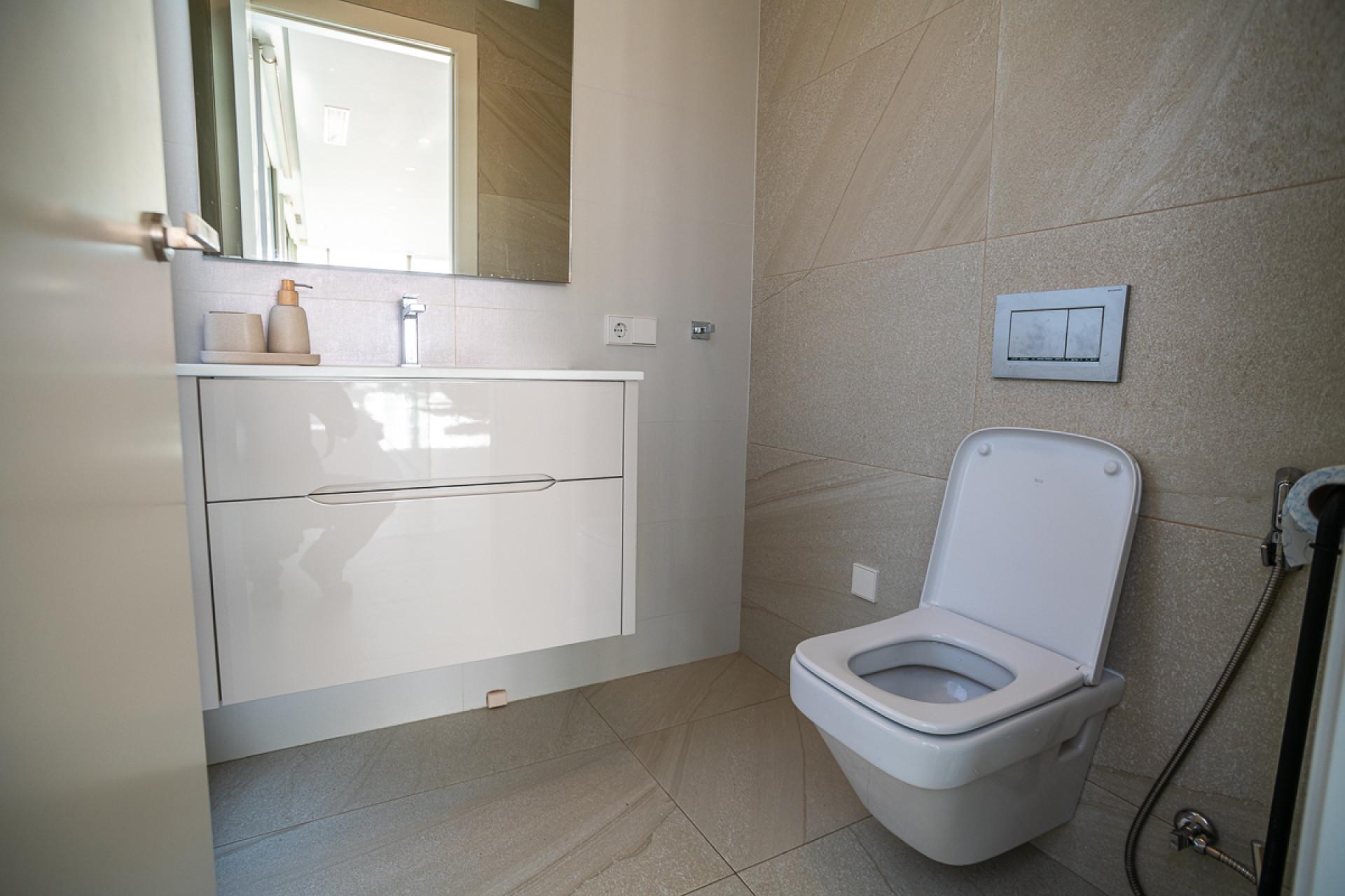 VILLA DE LUJO DE 4 DORMITORIOS Y 2 BAÑOS EN COLINAS GOLF (OR - foto 23