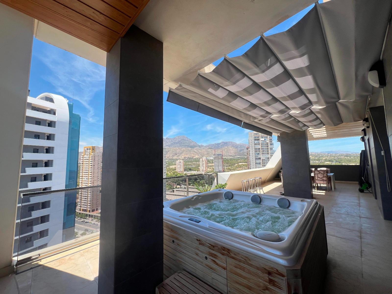 ESPECTACULAR VIVIENDA DE LUJO EN UNA SOLA PLANTA CON VISTAS  - foto 44