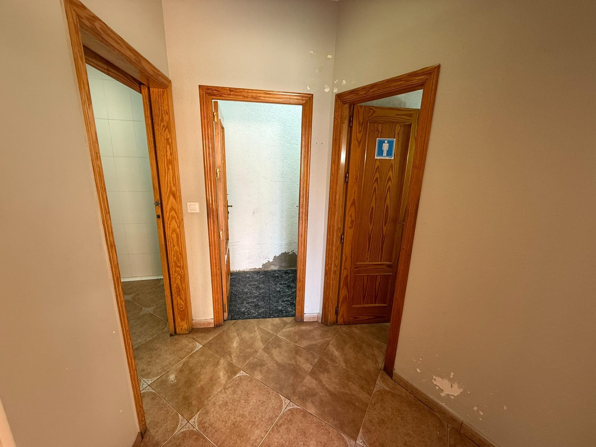 ¡Oportunidad Única en Águilas! Local Comercial Reformado 🌟 - foto 13