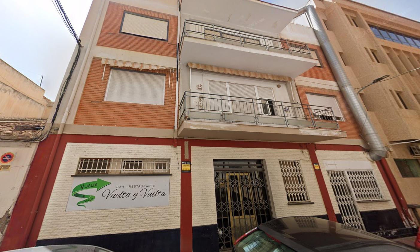 Edificio en el Corazón de Águilas: ¡Oportunidad Única! 🏢🌊
