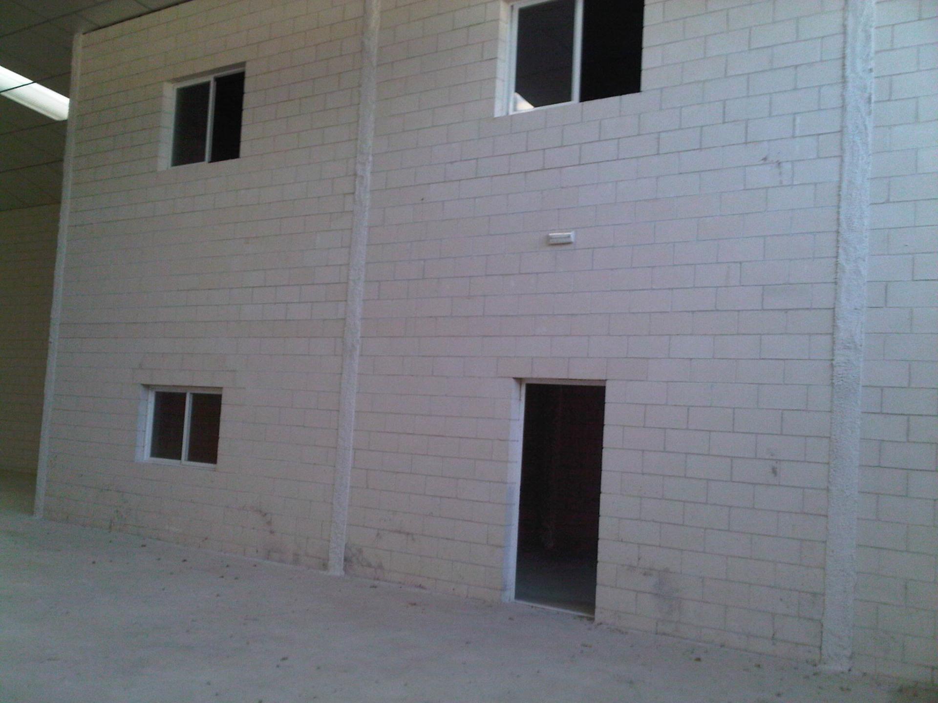 Nave industrial adosada con buen acceso camión - foto 3