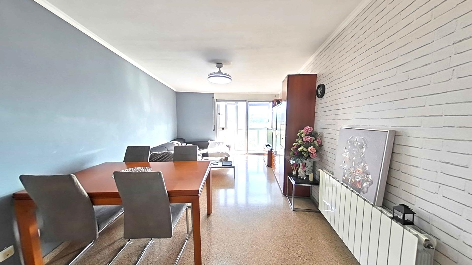 Pis en venda a la zona de Tres Torres, en finca amb ascensor