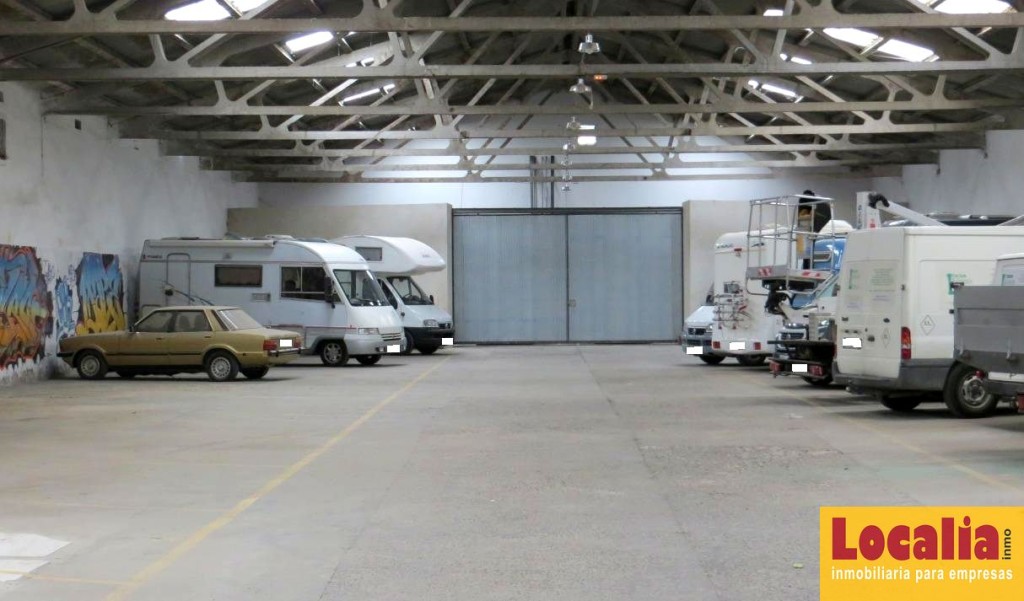 Amplia nave industrial para inversión, Valladolid