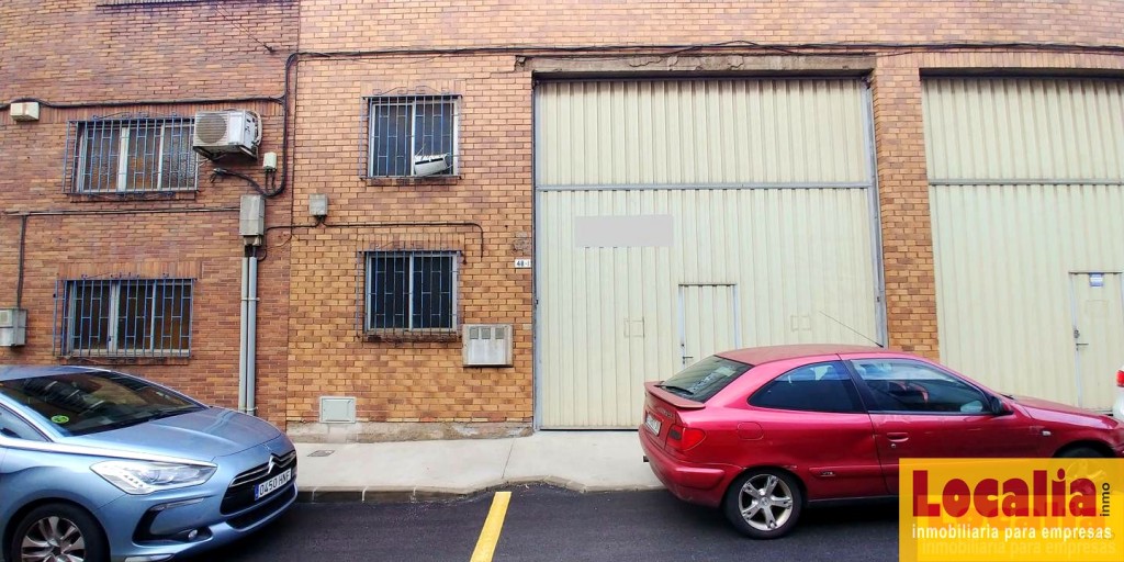 Nave con oficina en alquiler en Nueva Montaña