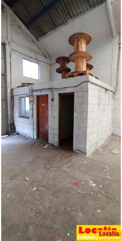Nave con oficina en alquiler en Nueva Montaña