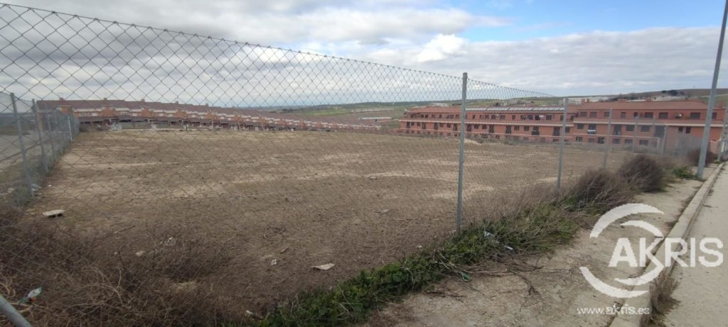 TERRENO DE 3.553 m² EN RECAS