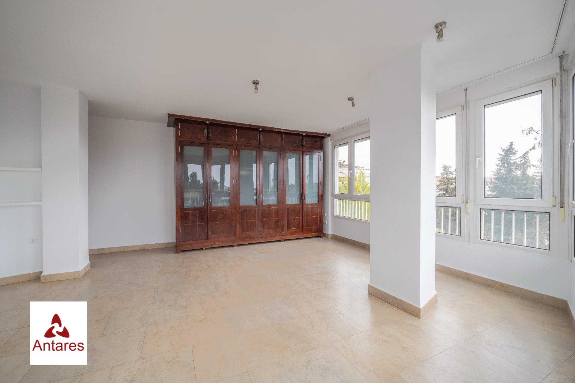 Gran Piso Reformado en Constitución, Frente a Paseillos Univ - foto 38