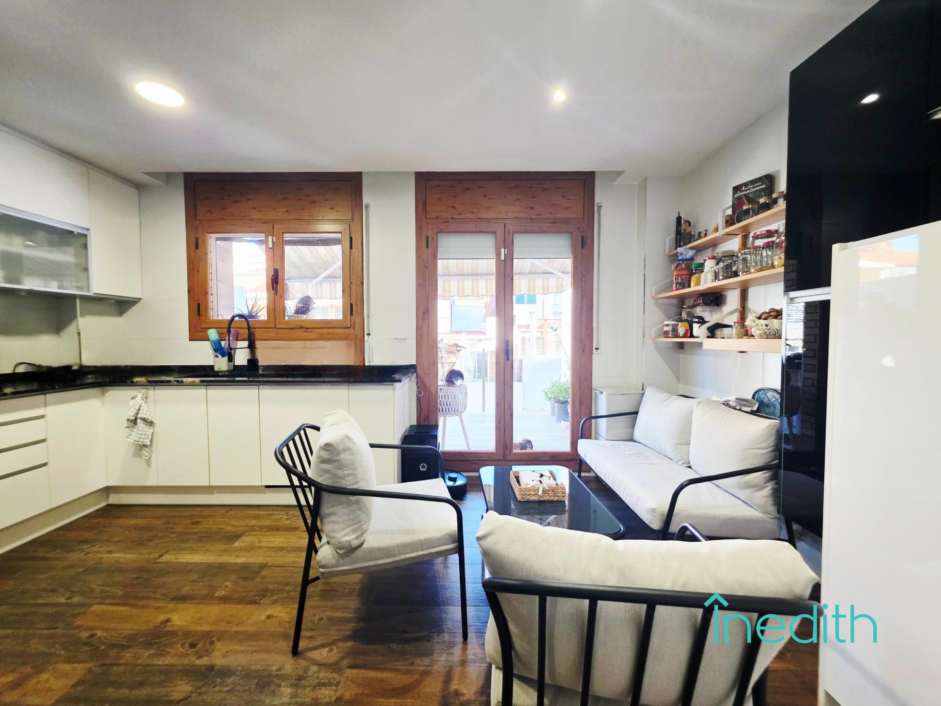 Amplia casa adosada reformada y con piscina,  cerca de todos - foto 25