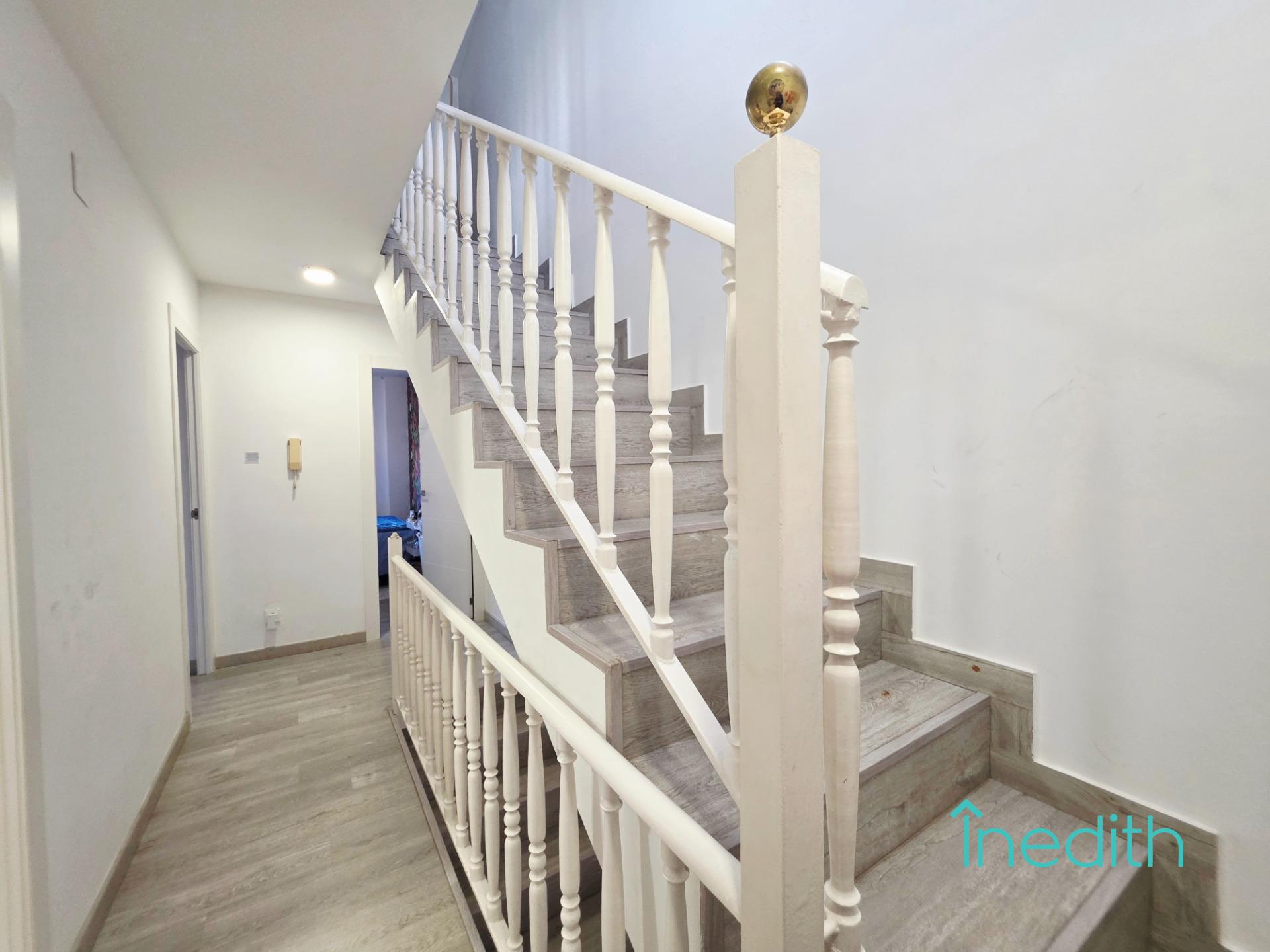 Amplia casa adosada reformada y con piscina,  cerca de todos - foto 50