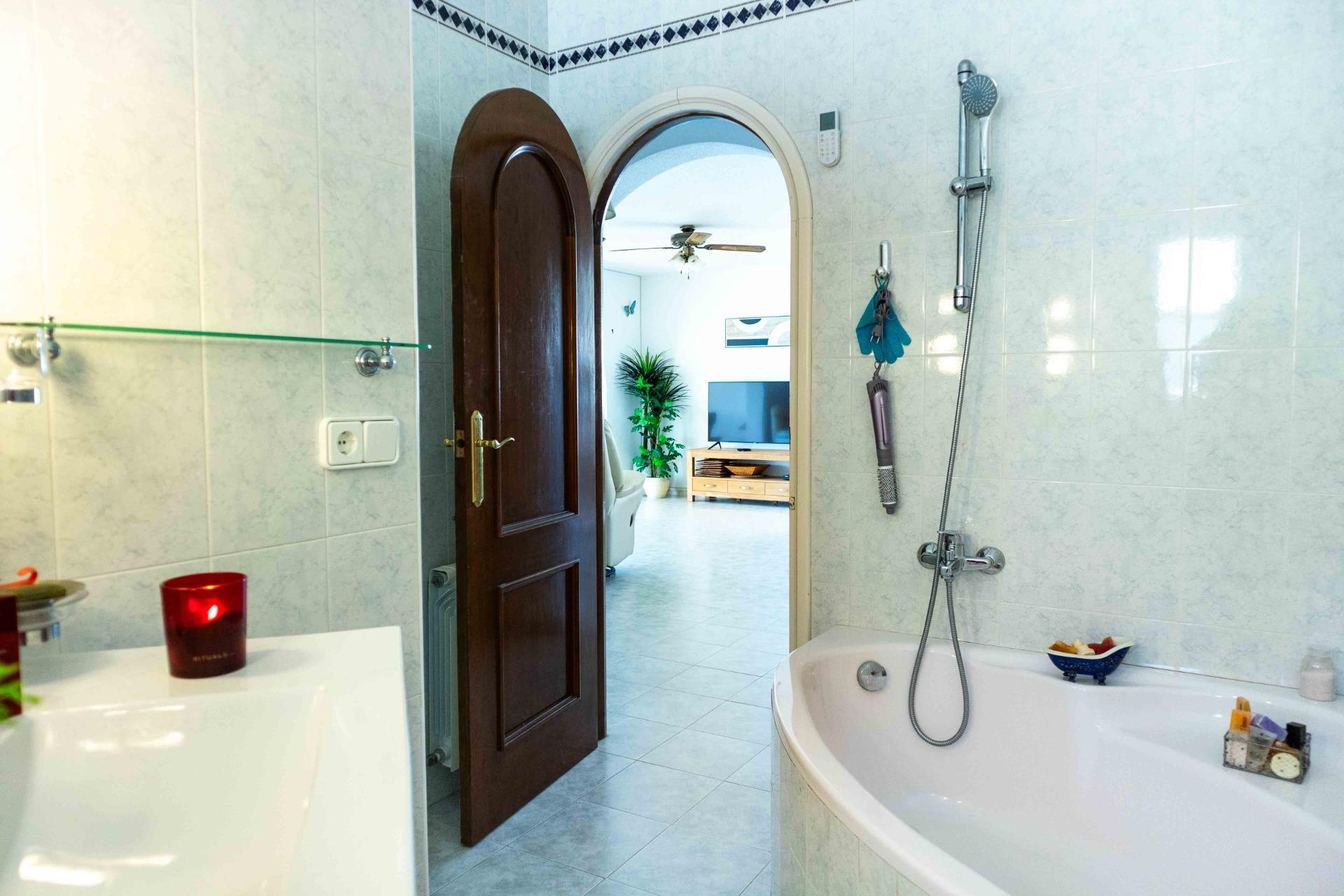 CHALET CON IMPRESIONANTES VISTAS Y 2 APARTAMENTOS INDEPENDIE - foto 23