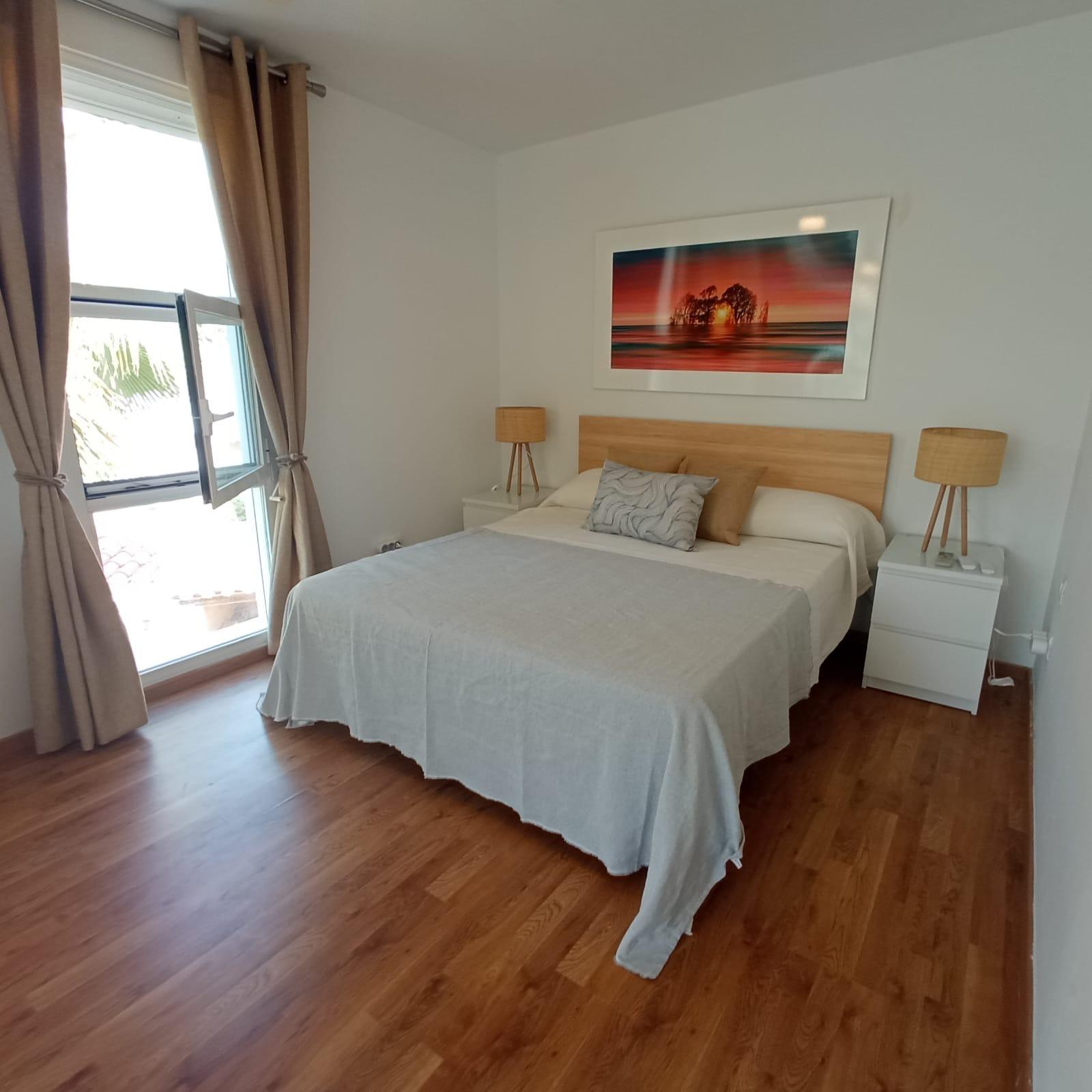 Chalet de cuatro dormitorios, piscina, parking y 1000m2 de p - foto 11