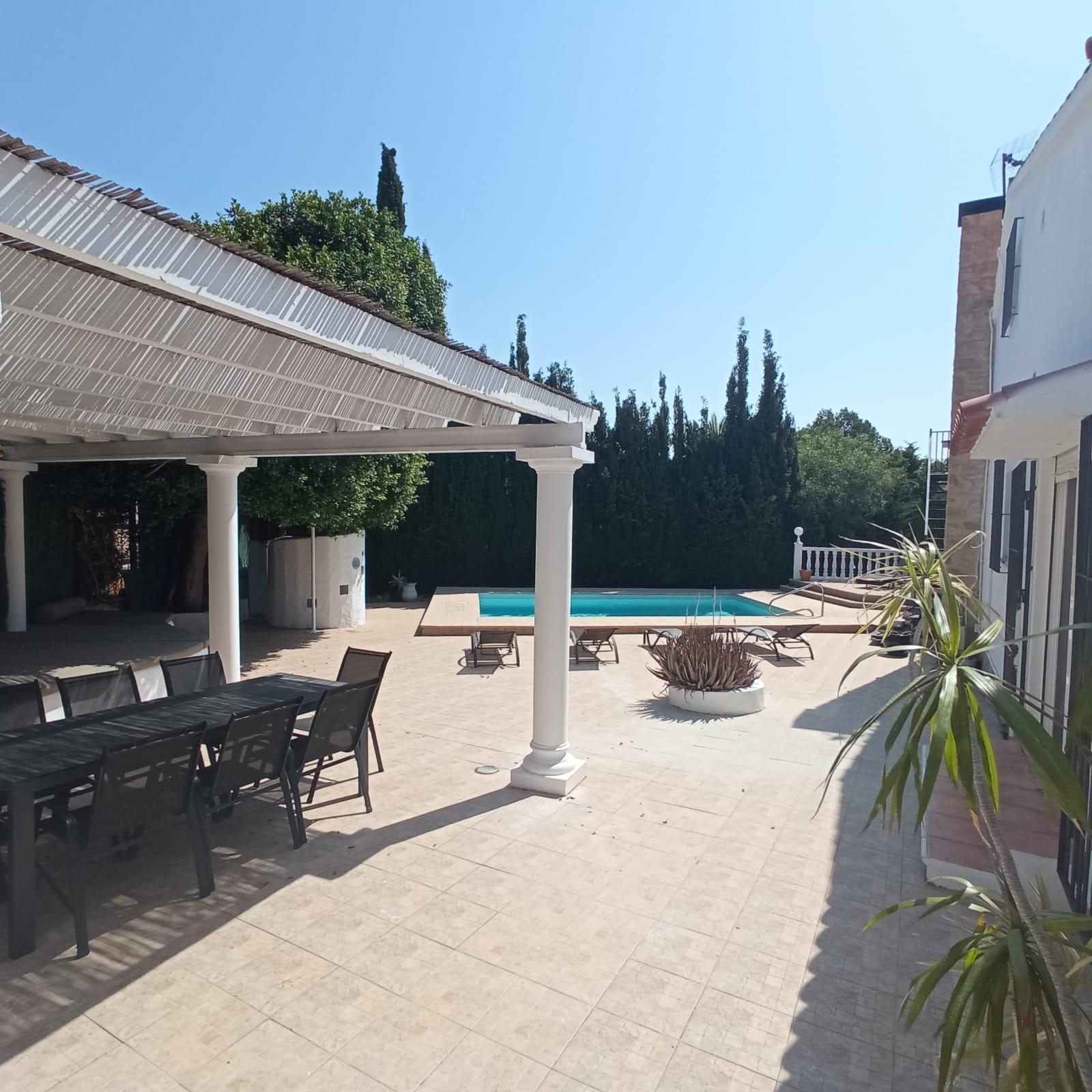 Chalet de cuatro dormitorios, piscina, parking y 1000m2 de p - foto 20