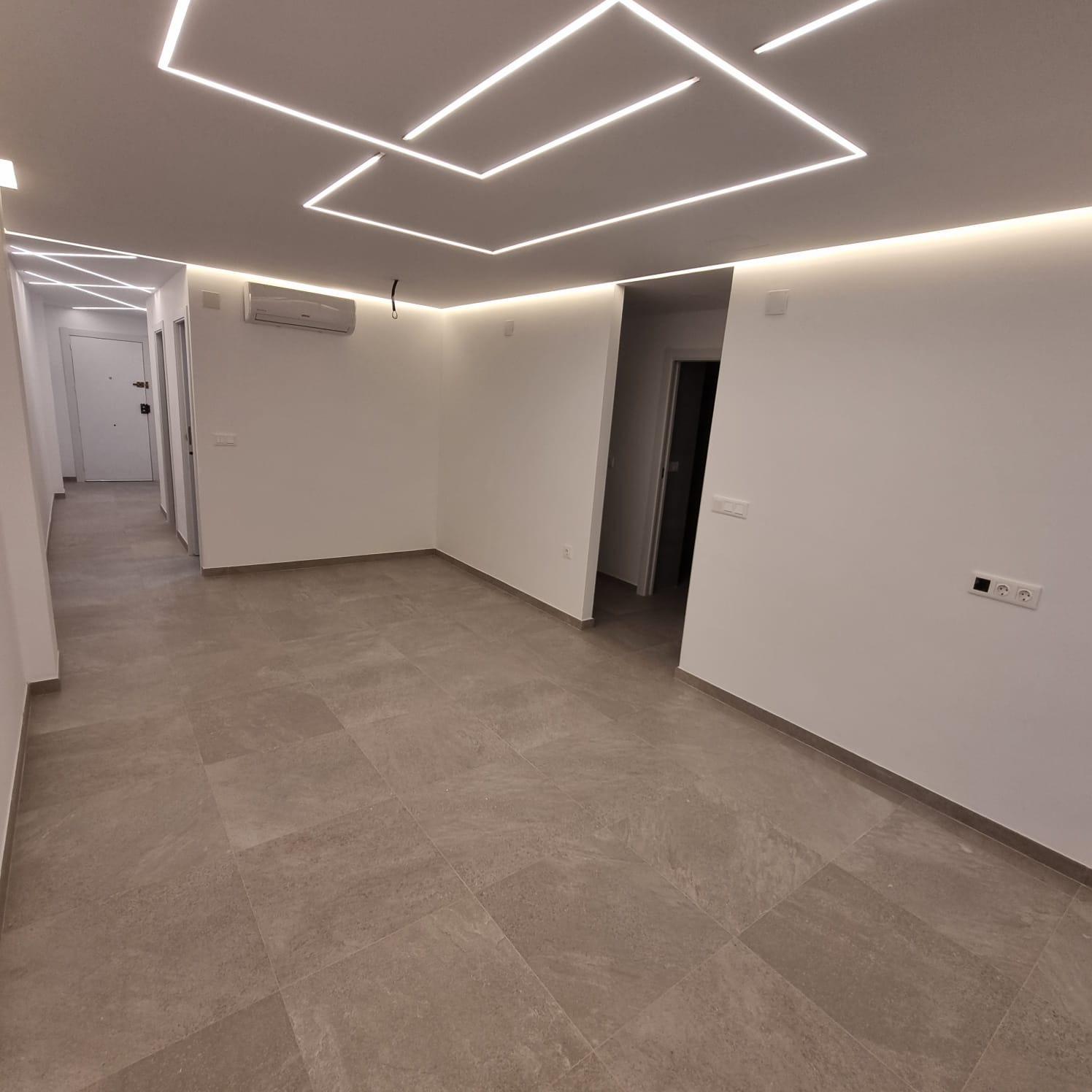 Piso totalmente reformado con 3 habitaciones en el centro de