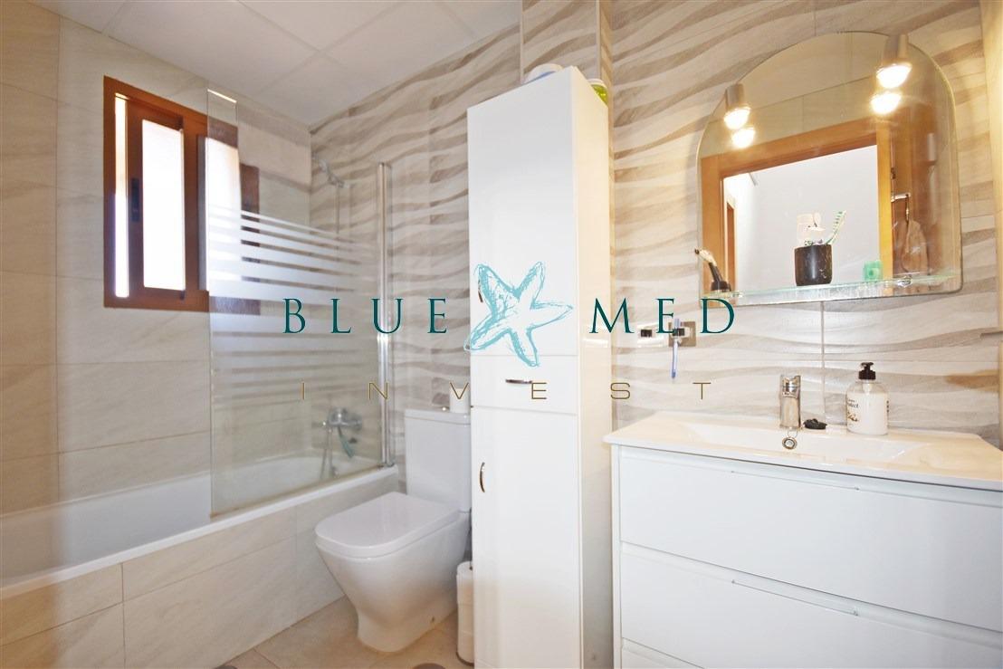 EXCLUSIVO CHALET CON VISTAS AL MAR Y PISCINA PROPIA EN EL AL - foto 25