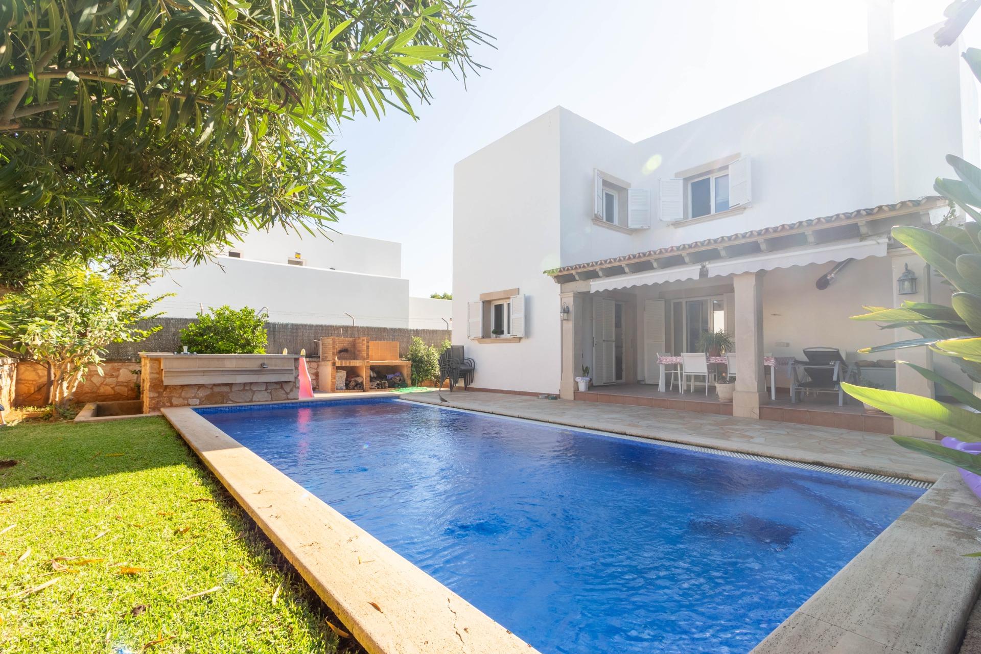 Vivienda unifamiliar con piscina y amplias terrazas en Cala  - foto 9