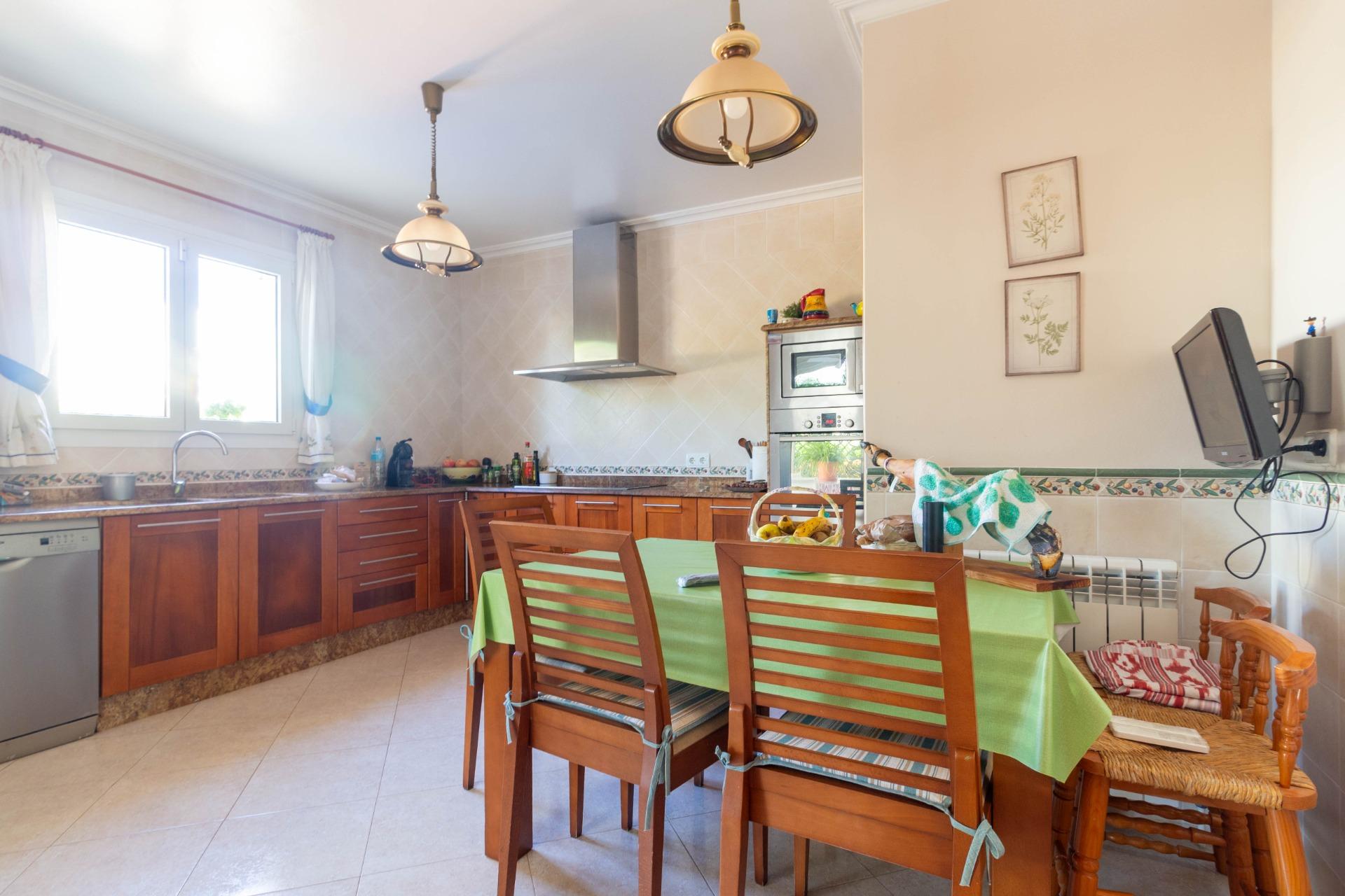 Vivienda unifamiliar con piscina y amplias terrazas en Cala  - foto 15