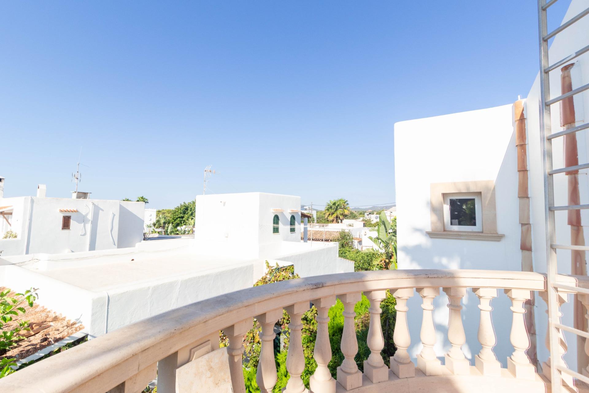 Vivienda unifamiliar con piscina y amplias terrazas en Cala  - foto 16