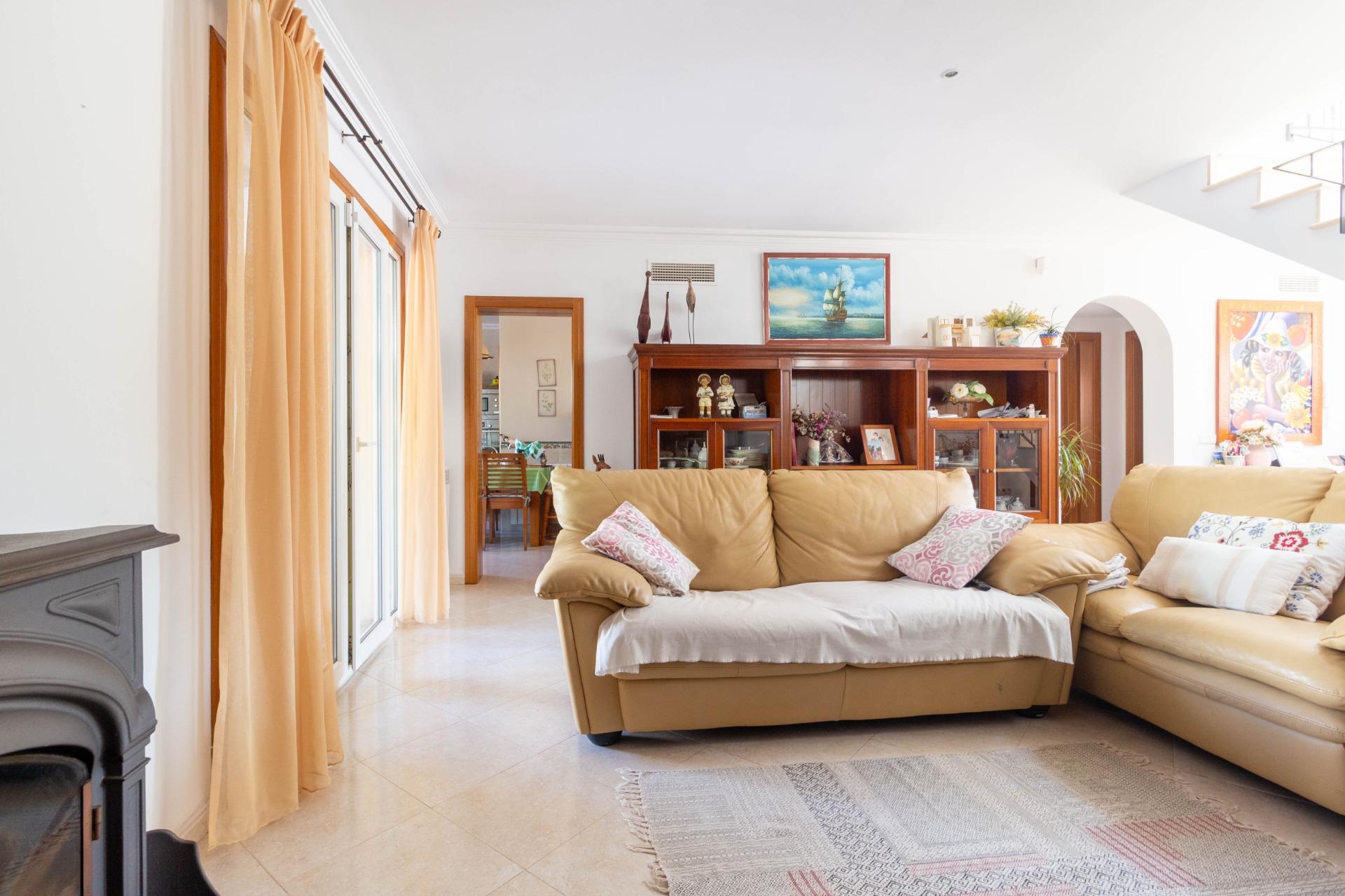 Vivienda unifamiliar con piscina y amplias terrazas en Cala  - foto 35