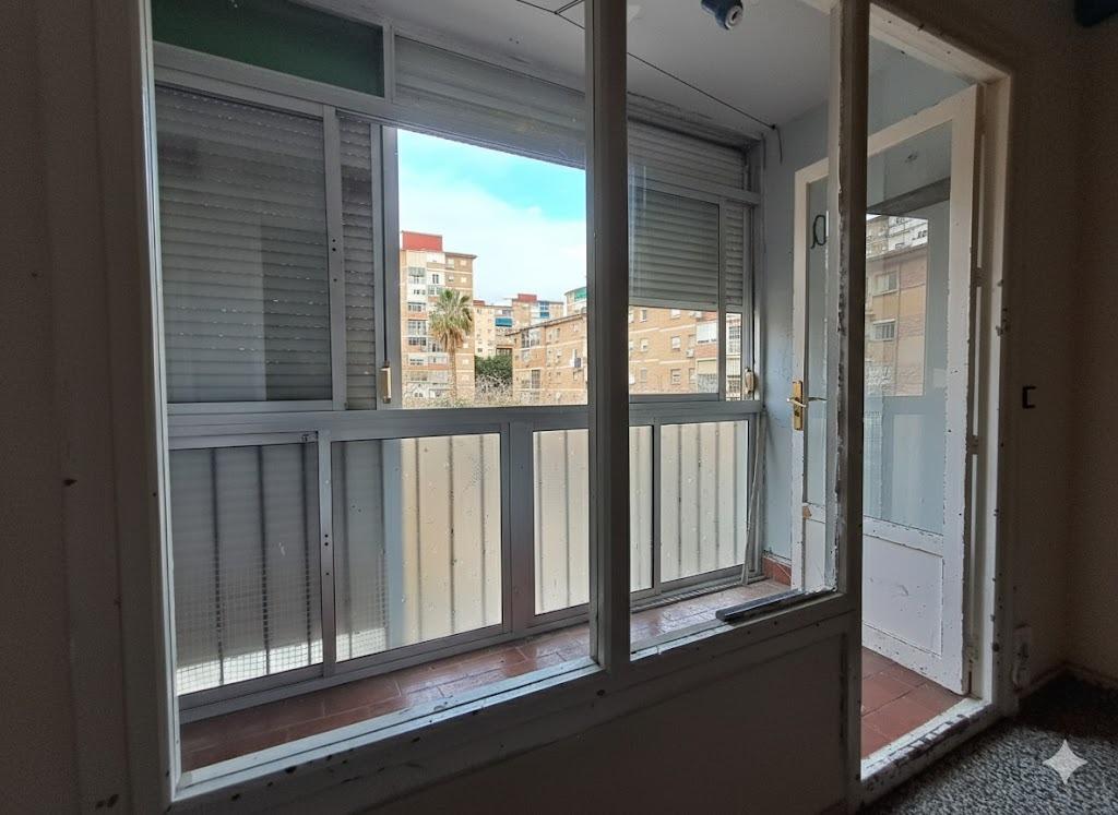 Oportunidad en La Paz, Málaga – Piso con terraza. - foto 10